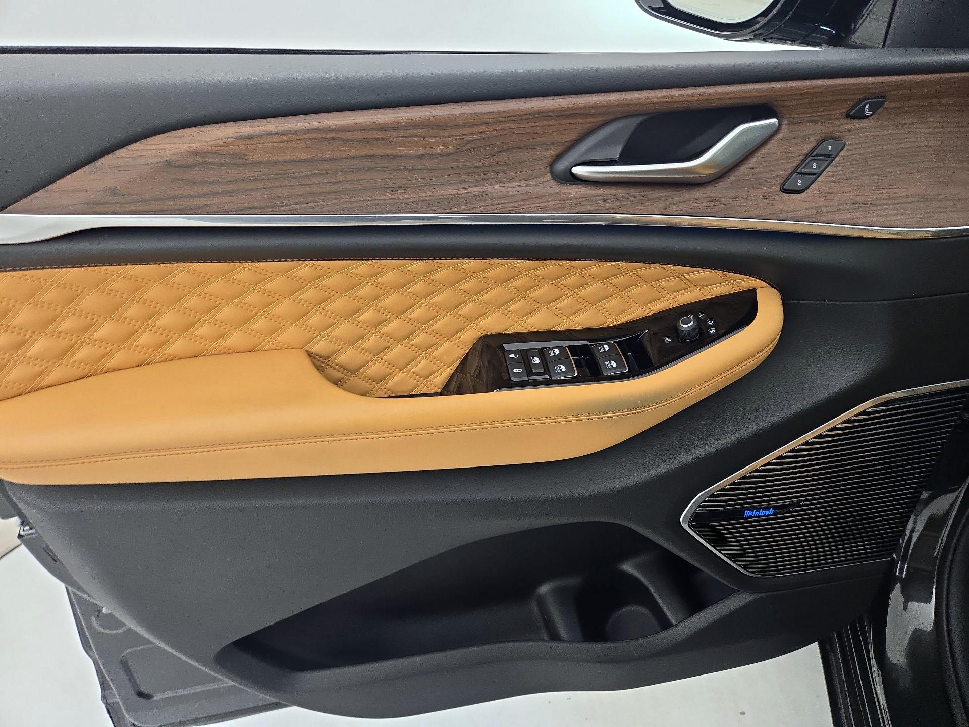 Thumbnail: 2023 Jeep Grand Cherokee - 12