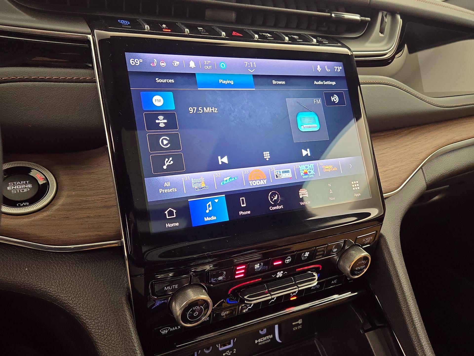 Thumbnail: 2023 Jeep Grand Cherokee - 16