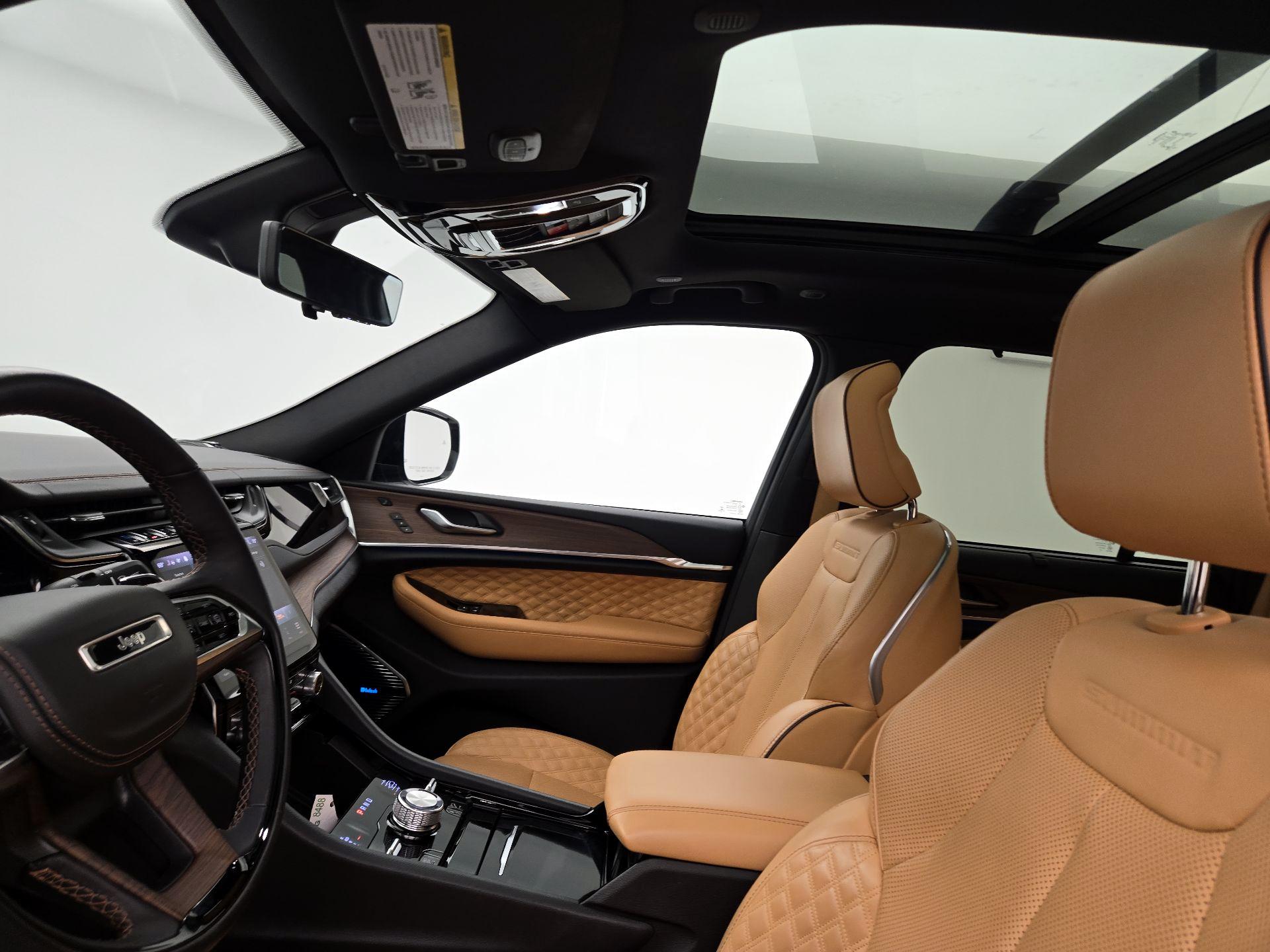 Thumbnail: 2023 Jeep Grand Cherokee - 20