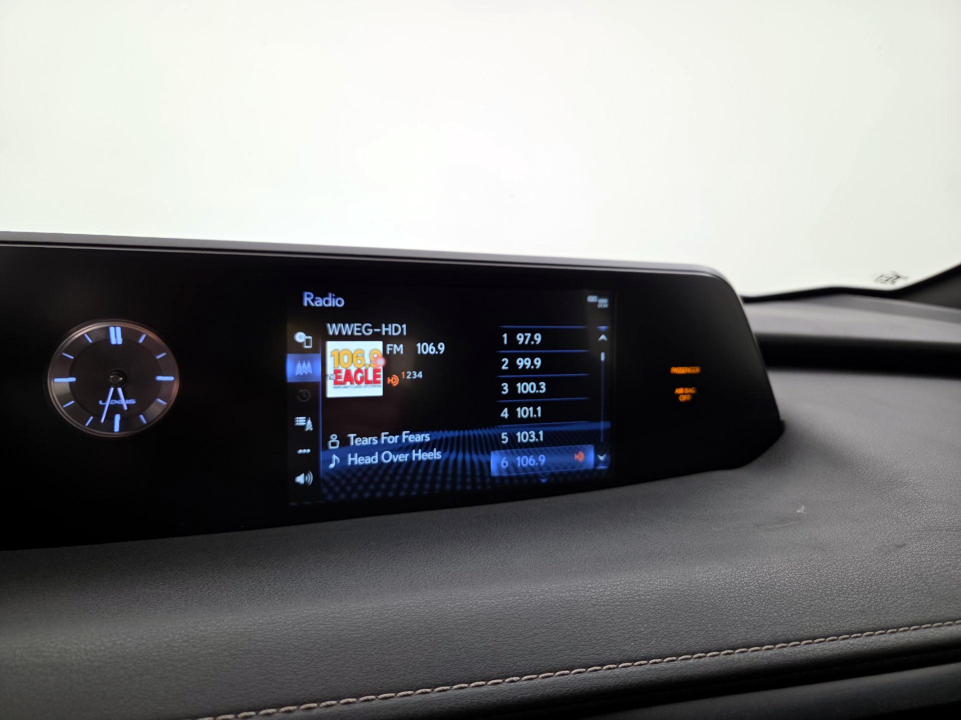 Thumbnail: 2020 Lexus UX - 15