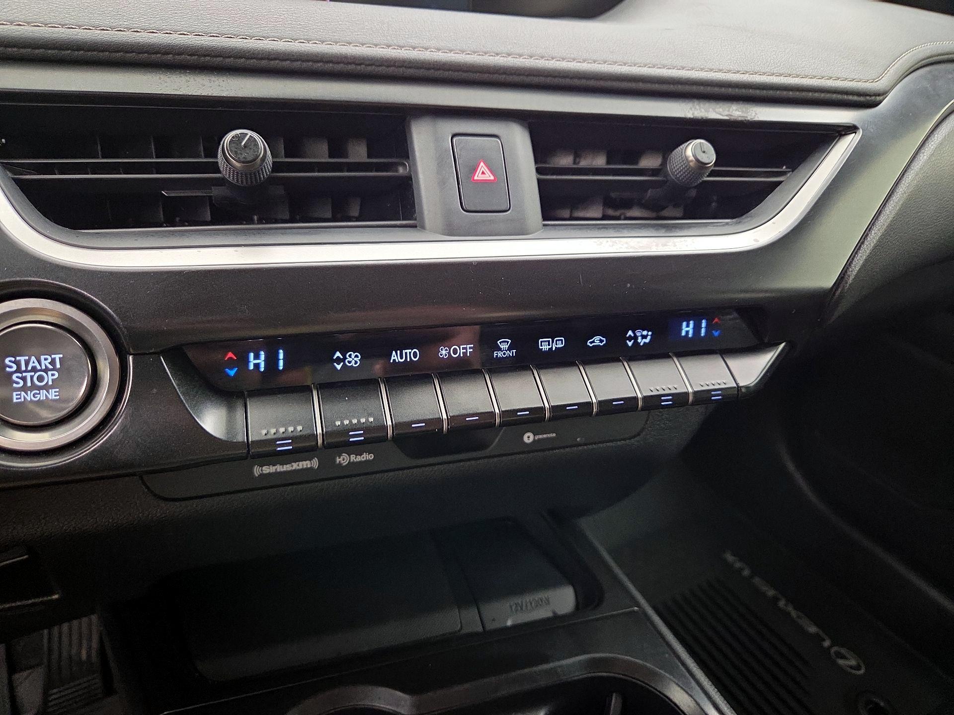 Thumbnail: 2020 Lexus UX - 16