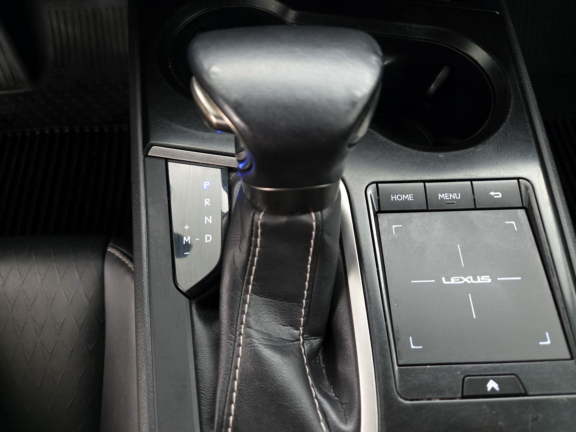 Thumbnail: 2020 Lexus UX - 17