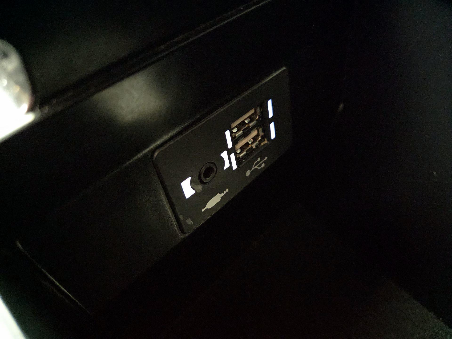 Thumbnail: 2020 Lexus UX - 18