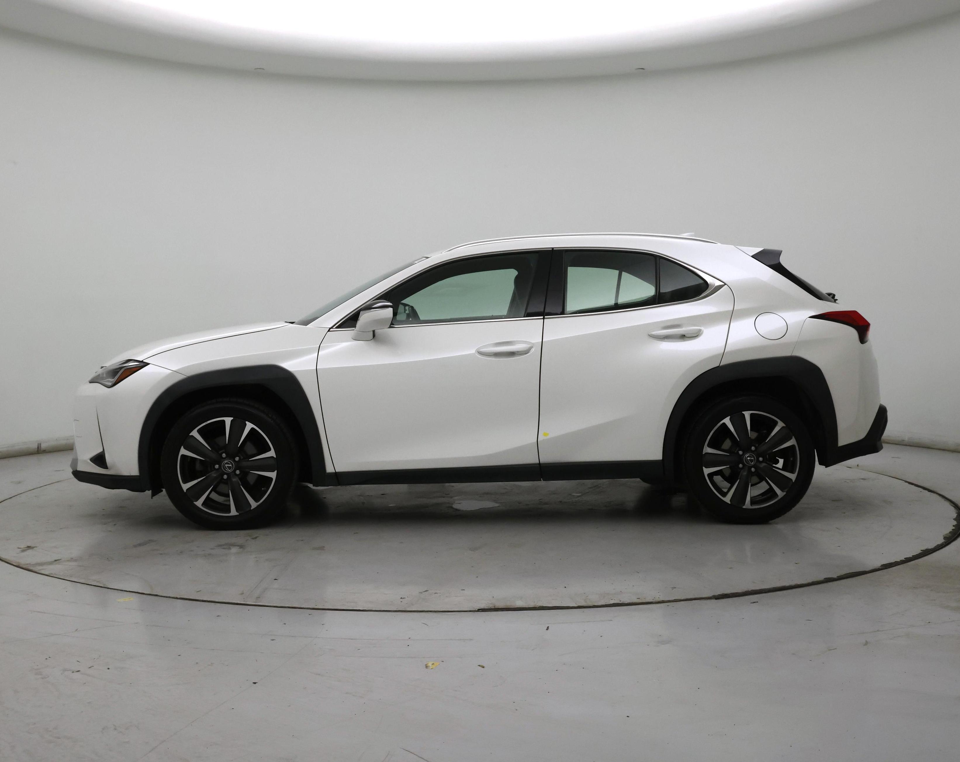 Thumbnail: 2020 Lexus UX - 3