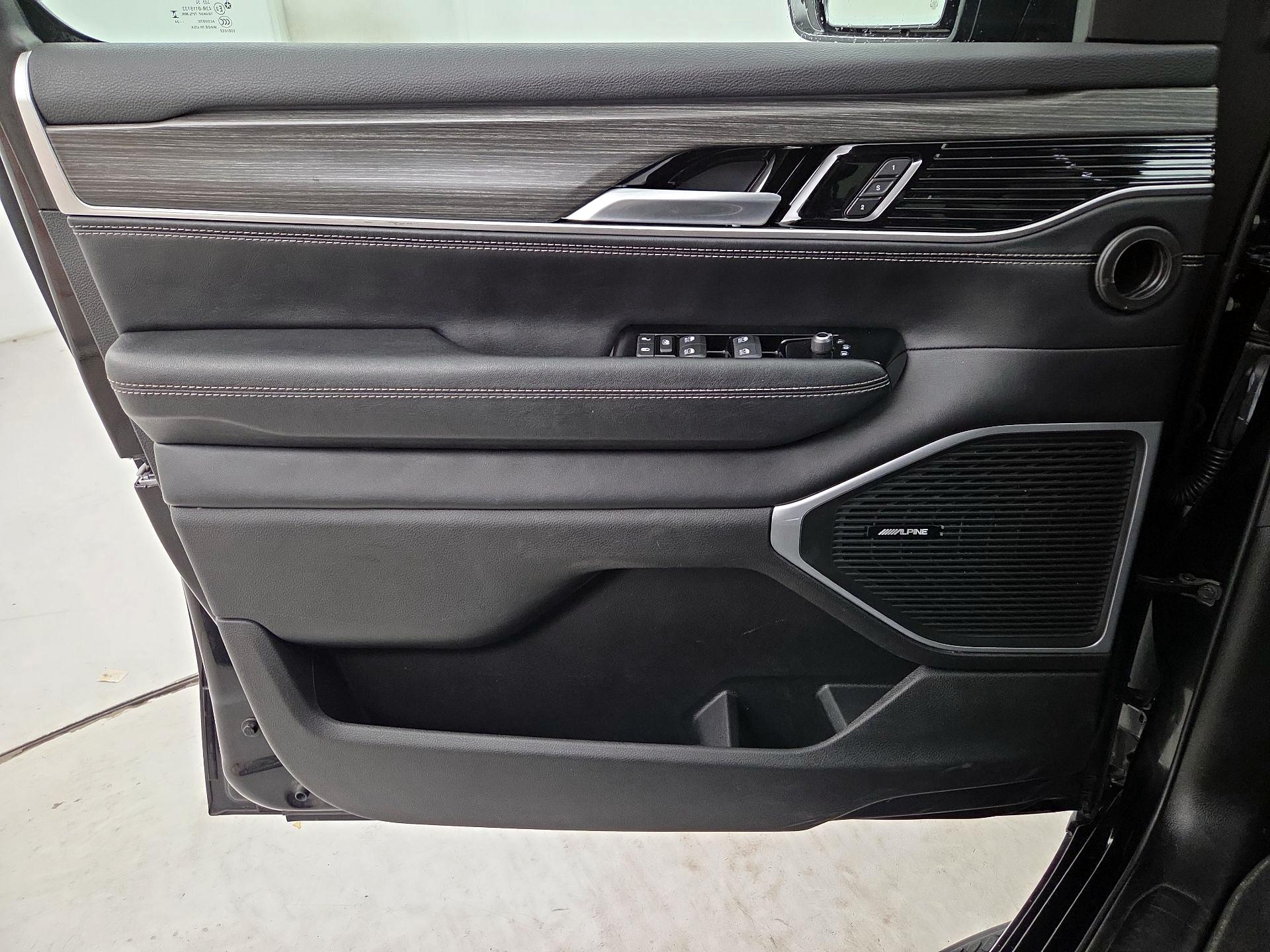 Thumbnail: 2024 Jeep Wagoneer - 12