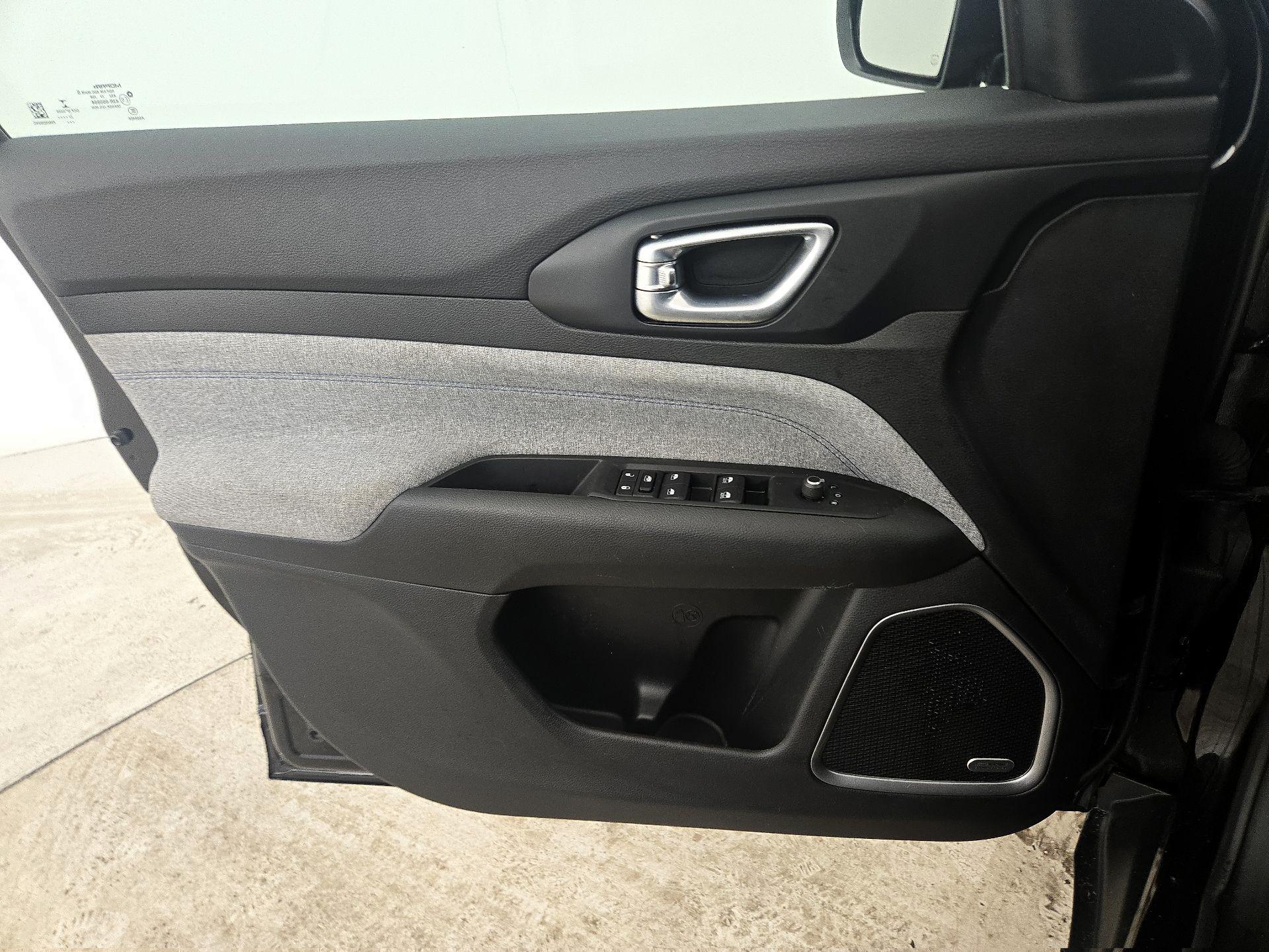 Thumbnail: 2023 Jeep Compass - 12