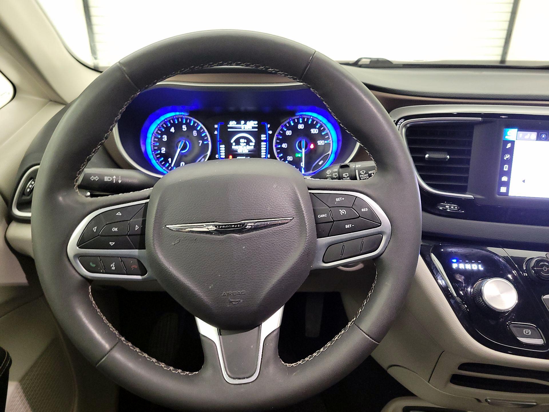 Thumbnail: 2023 Chrysler Voyager - 10