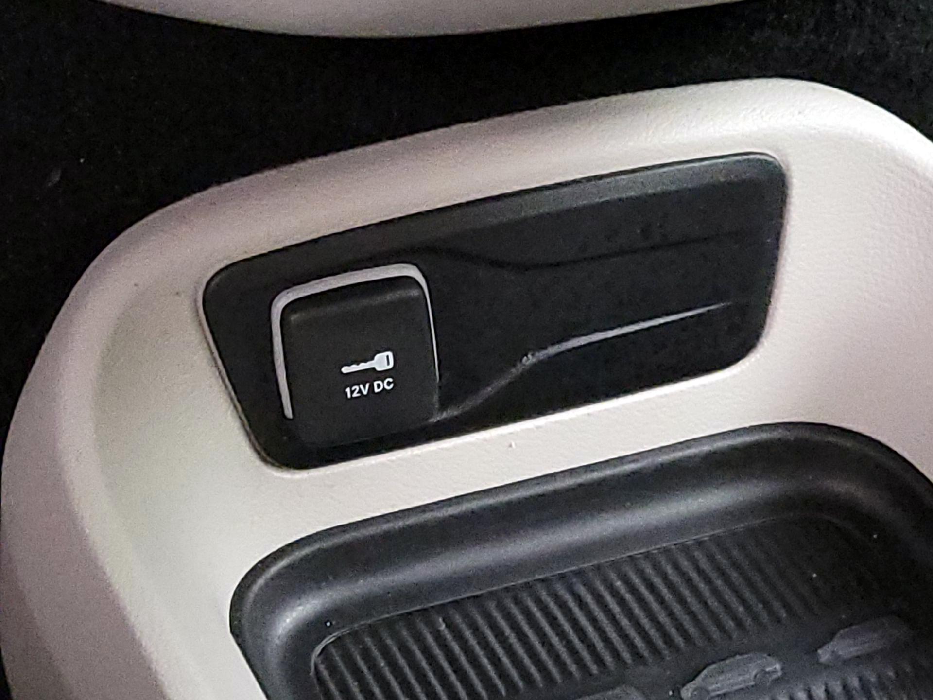 Thumbnail: 2023 Chrysler Voyager - 18