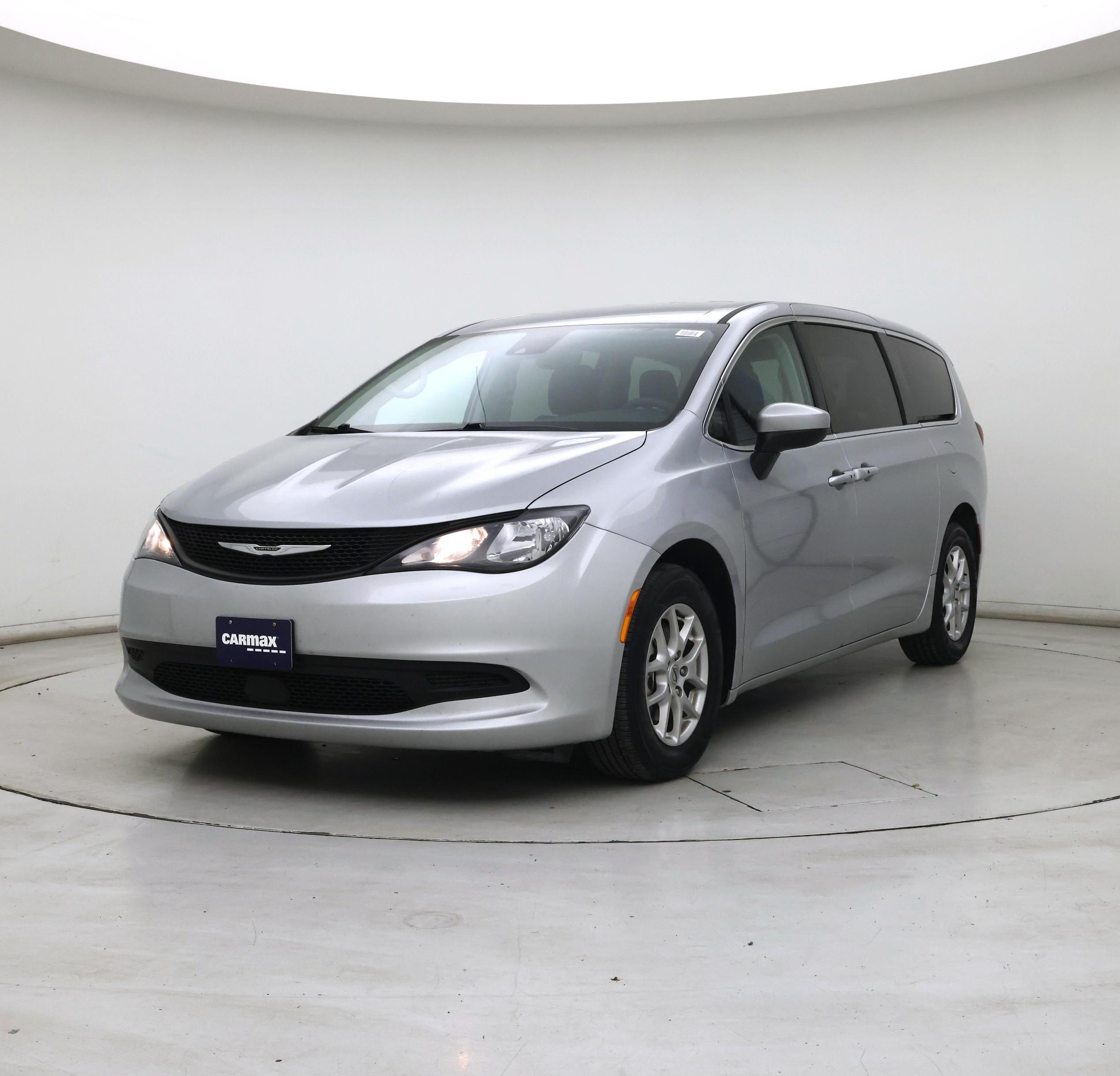 Thumbnail: 2023 Chrysler Voyager - 4