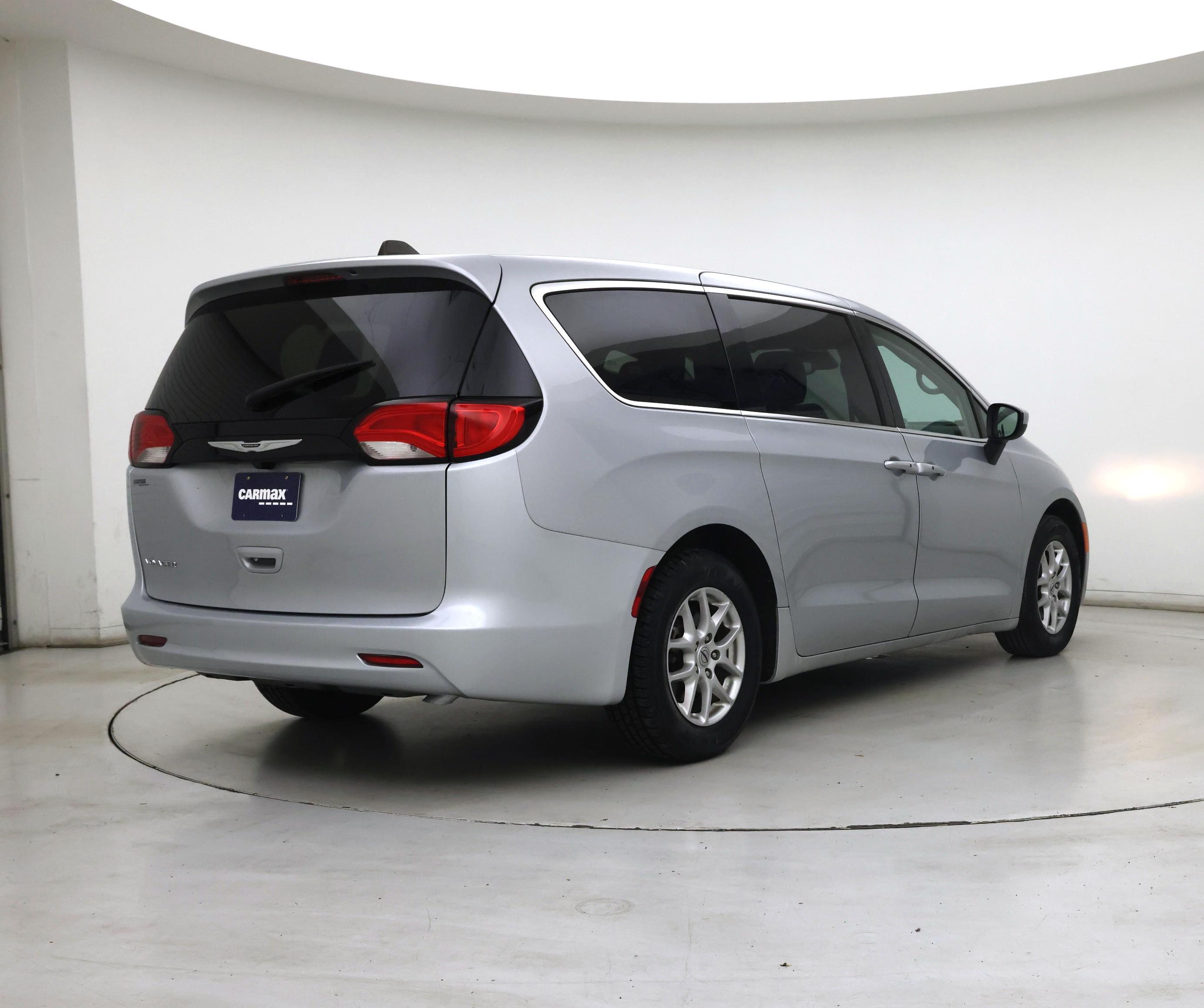 Thumbnail: 2023 Chrysler Voyager - 8