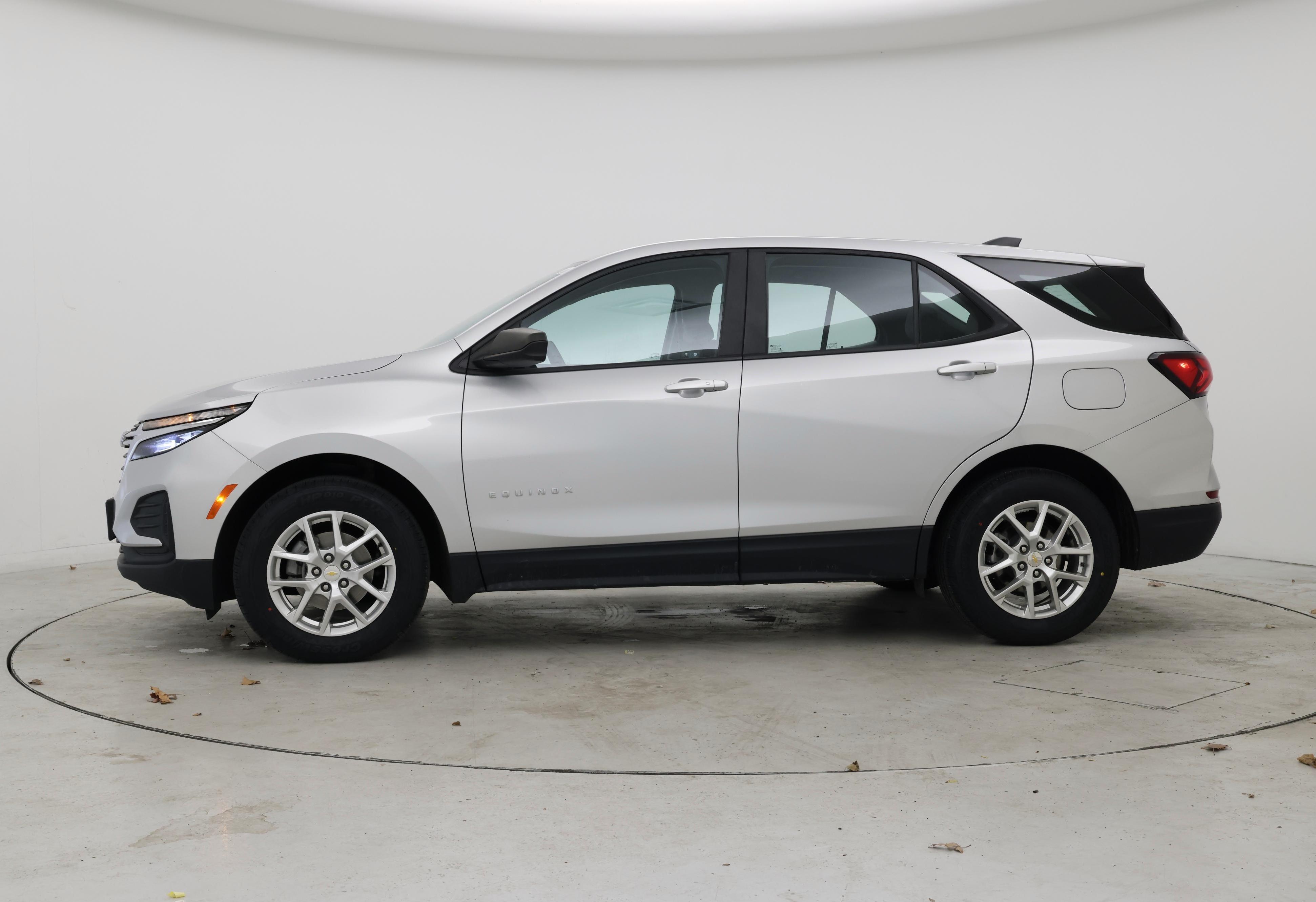 Thumbnail: 2022 Chevrolet Equinox - 3