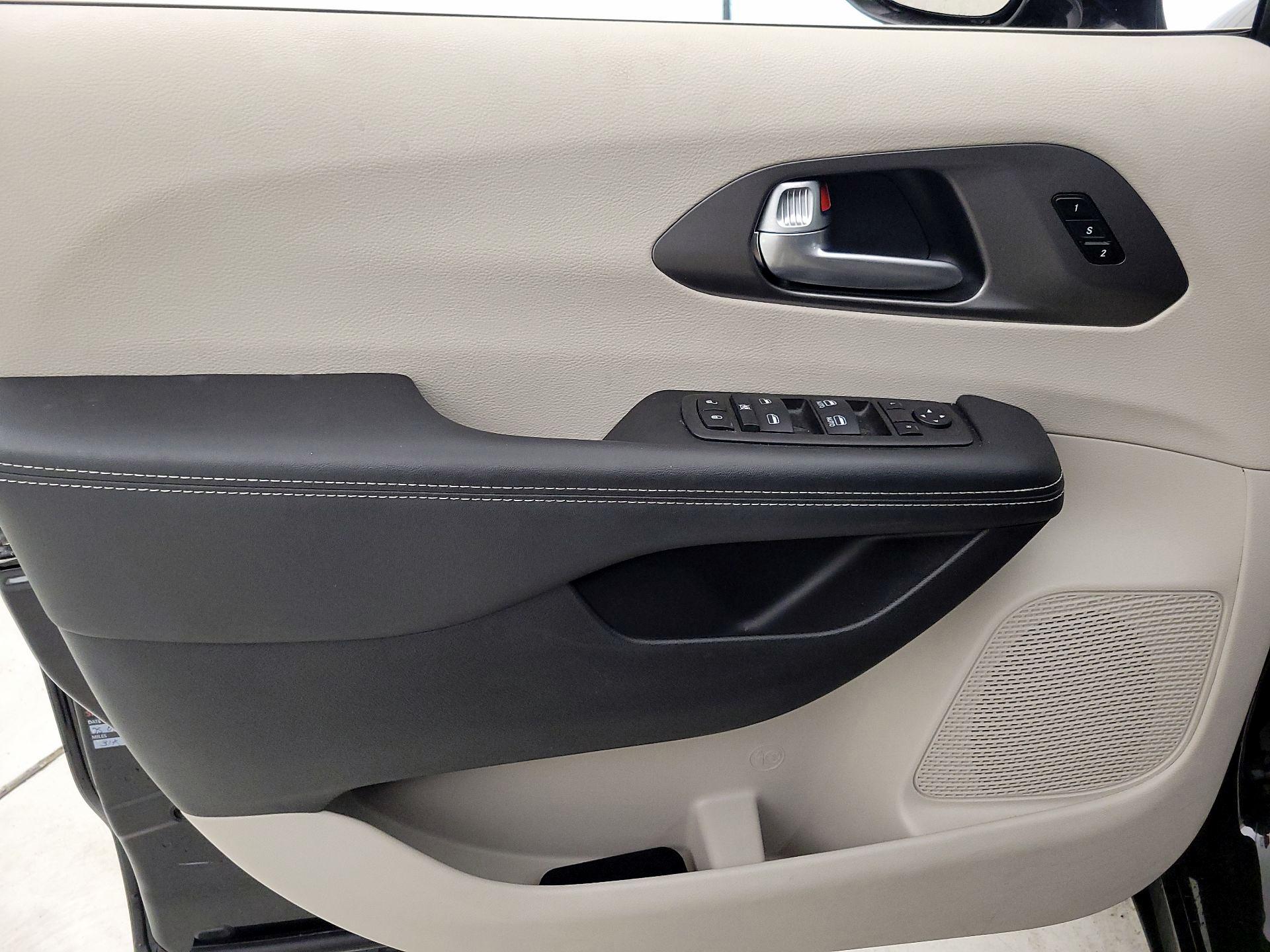 Thumbnail: 2024 Chrysler Pacifica - 12