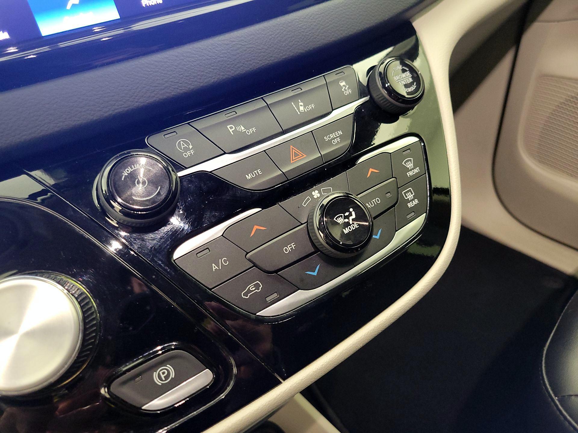 Thumbnail: 2024 Chrysler Pacifica - 16