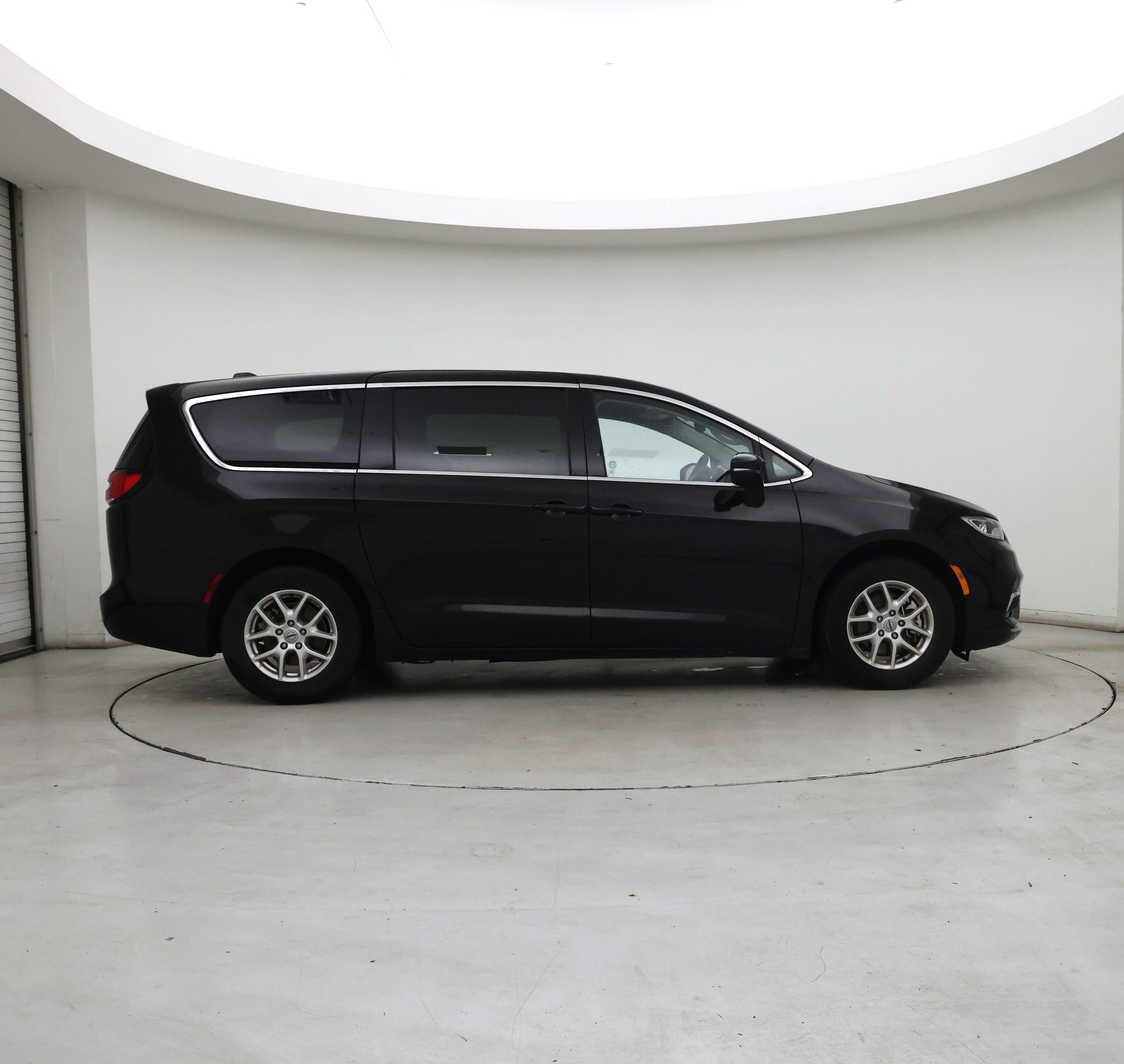 Thumbnail: 2024 Chrysler Pacifica - 7