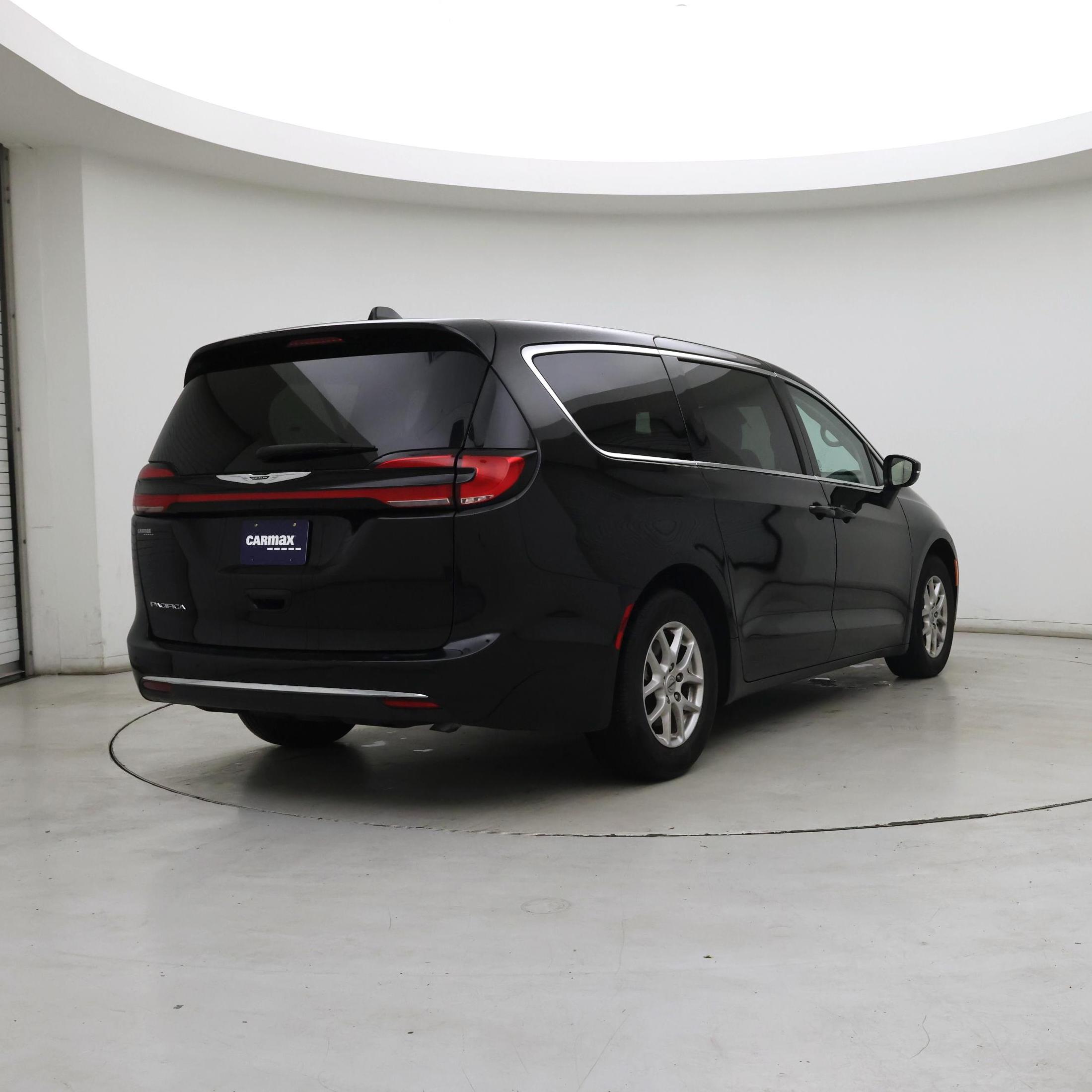 Thumbnail: 2024 Chrysler Pacifica - 8