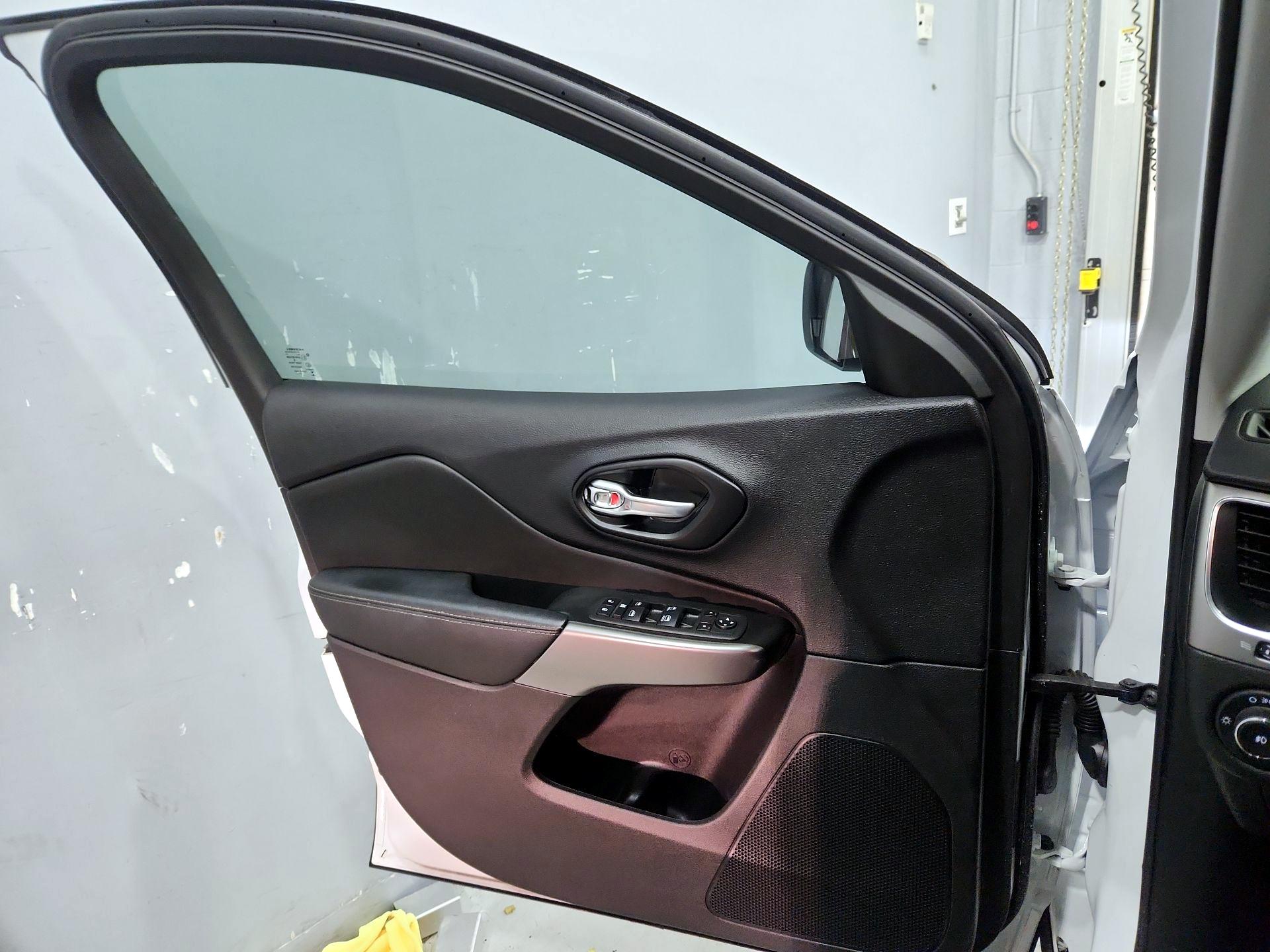 Thumbnail: 2022 Jeep Cherokee - 12