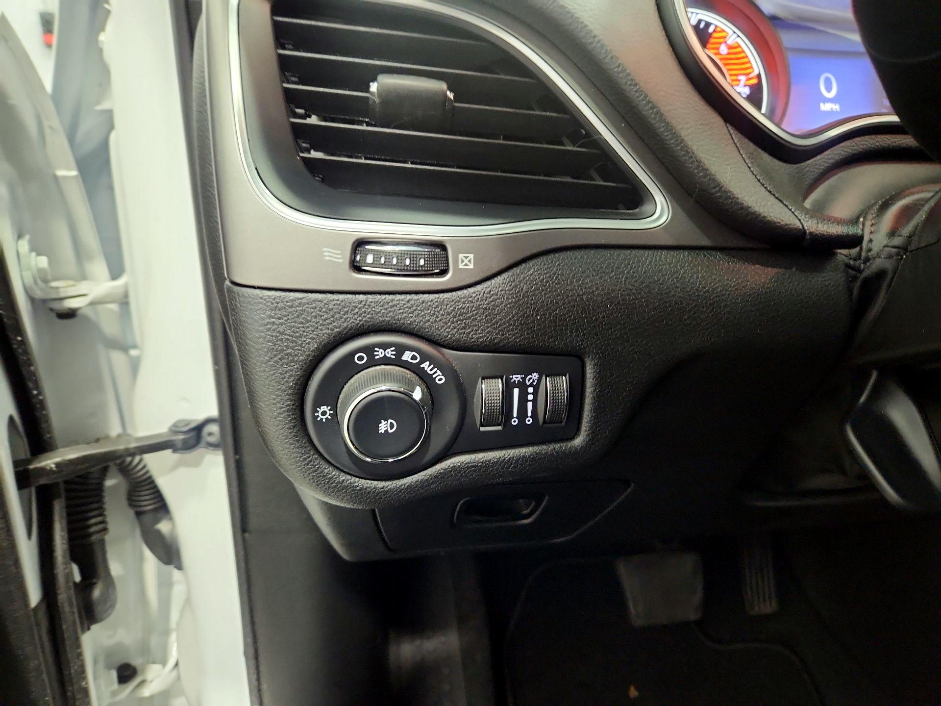 Thumbnail: 2022 Jeep Cherokee - 13