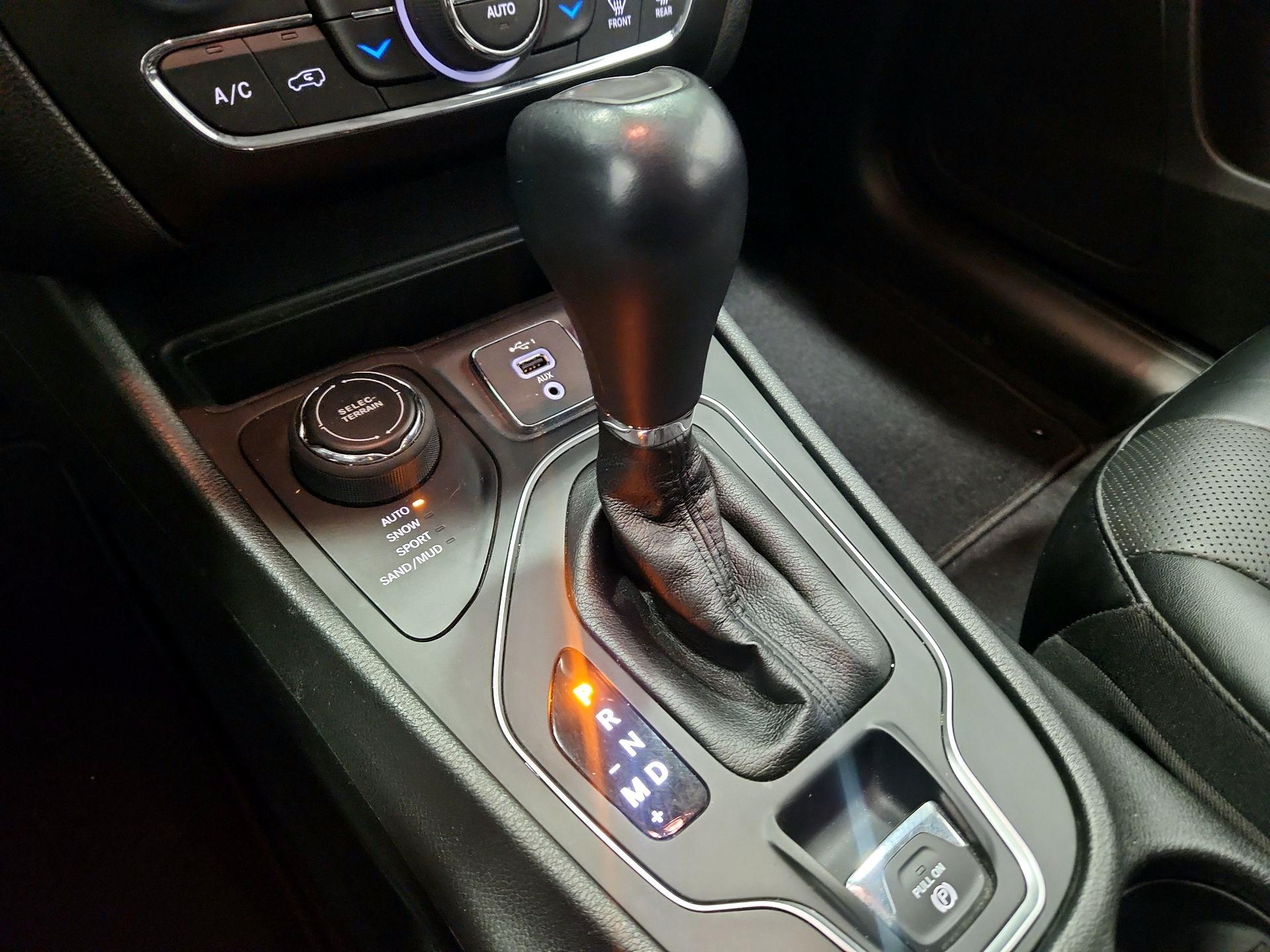 Thumbnail: 2022 Jeep Cherokee - 17