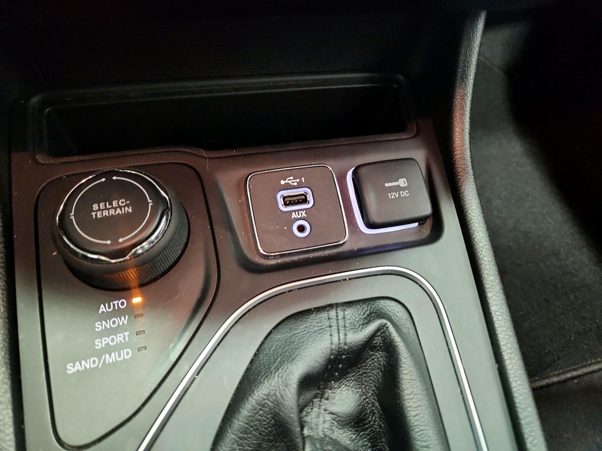 Thumbnail: 2022 Jeep Cherokee - 18