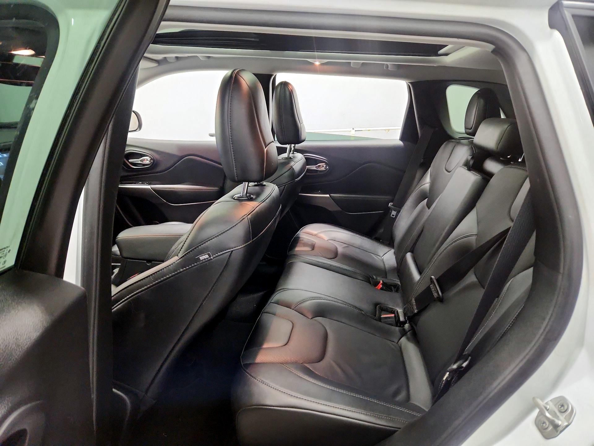 Thumbnail: 2022 Jeep Cherokee - 20