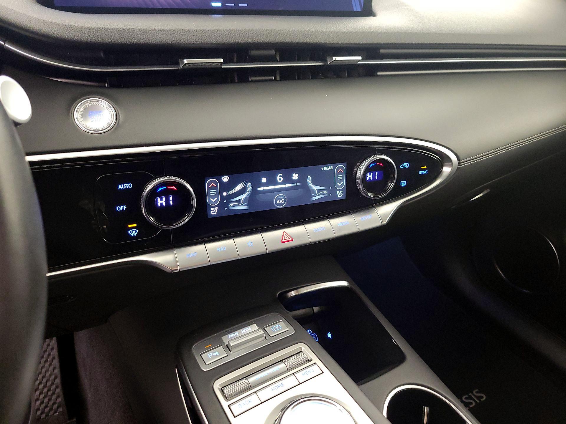 Thumbnail: 2025 Genesis GV70 - 17