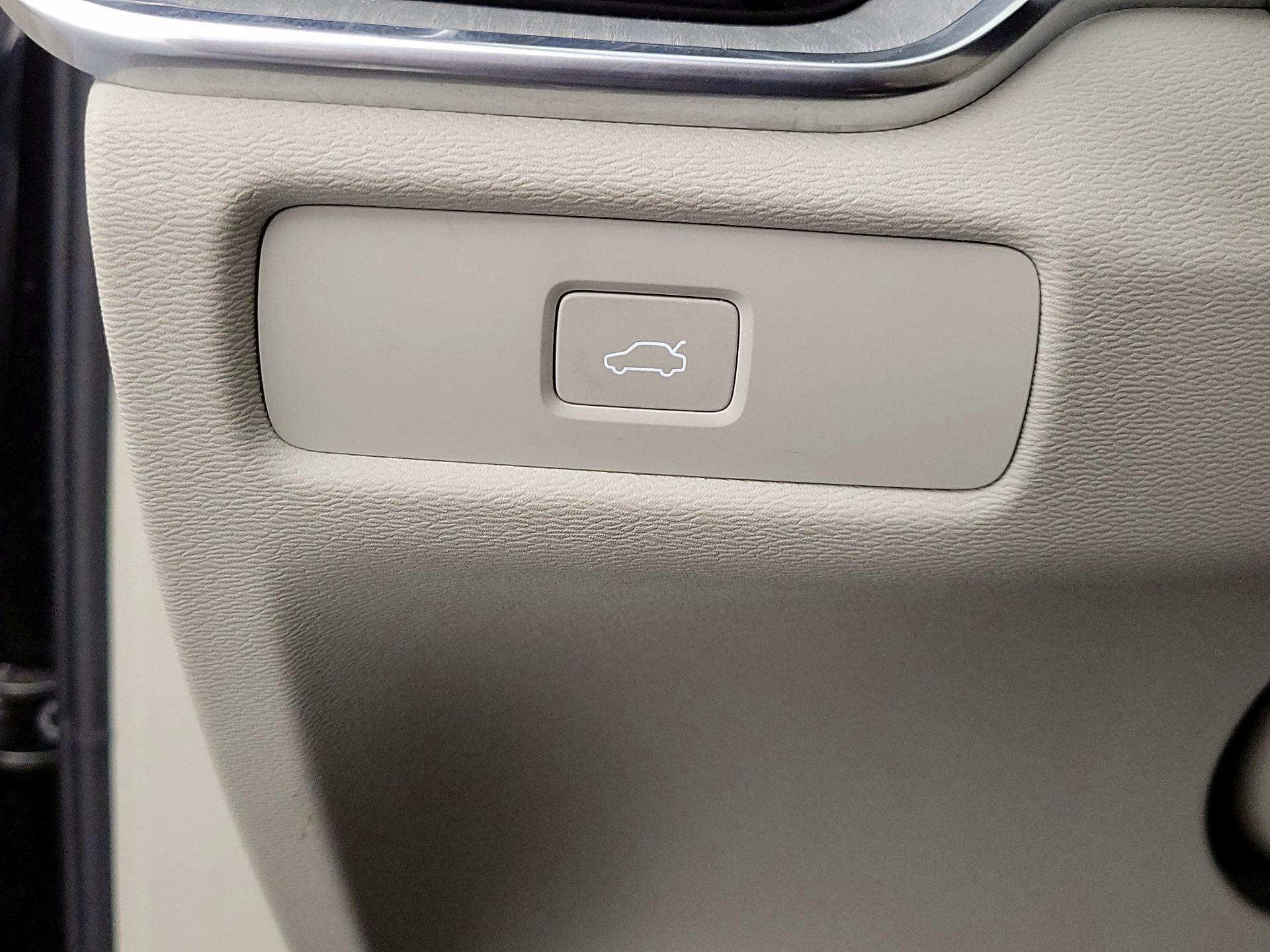 Thumbnail: 2024 Volvo S60 - 13