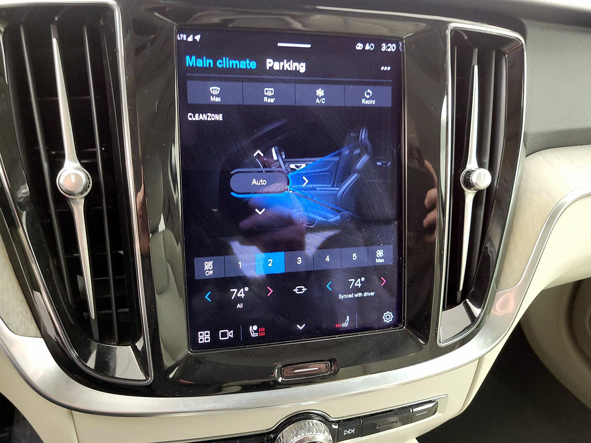 Thumbnail: 2024 Volvo S60 - 17