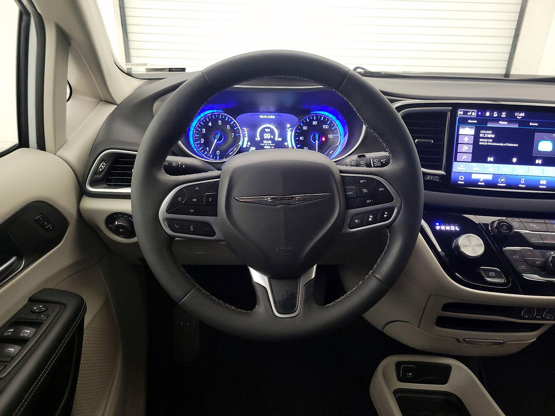 Thumbnail: 2024 Chrysler Pacifica - 10