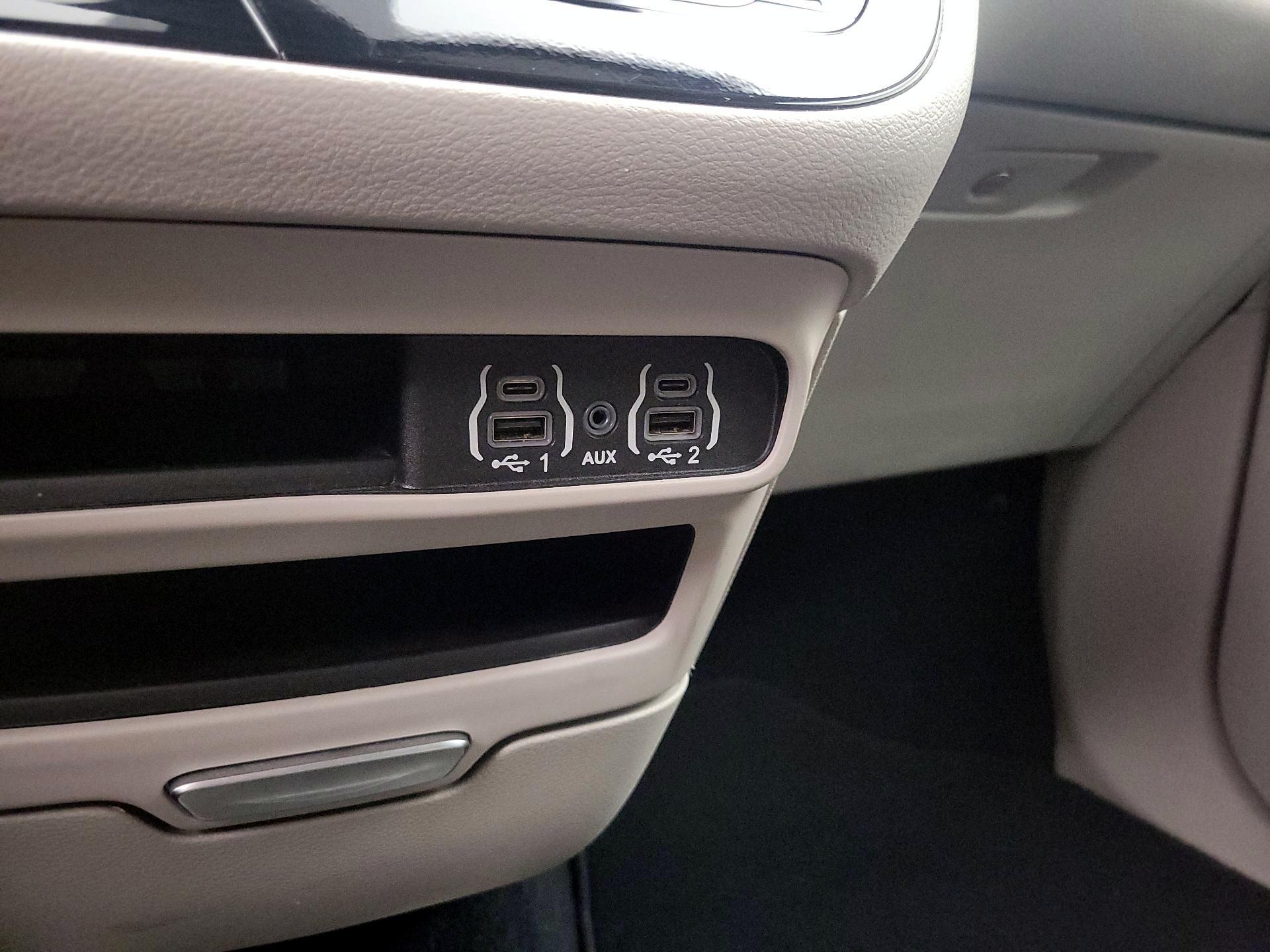 Thumbnail: 2024 Chrysler Pacifica - 18