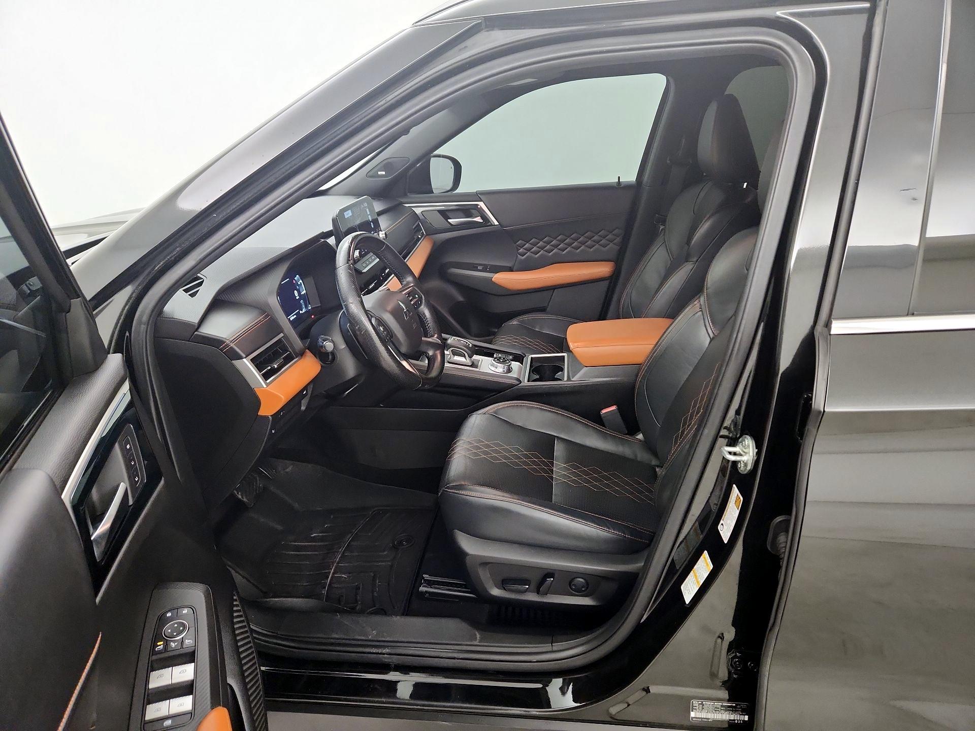 Thumbnail: 2022 Mitsubishi Outlander - 9