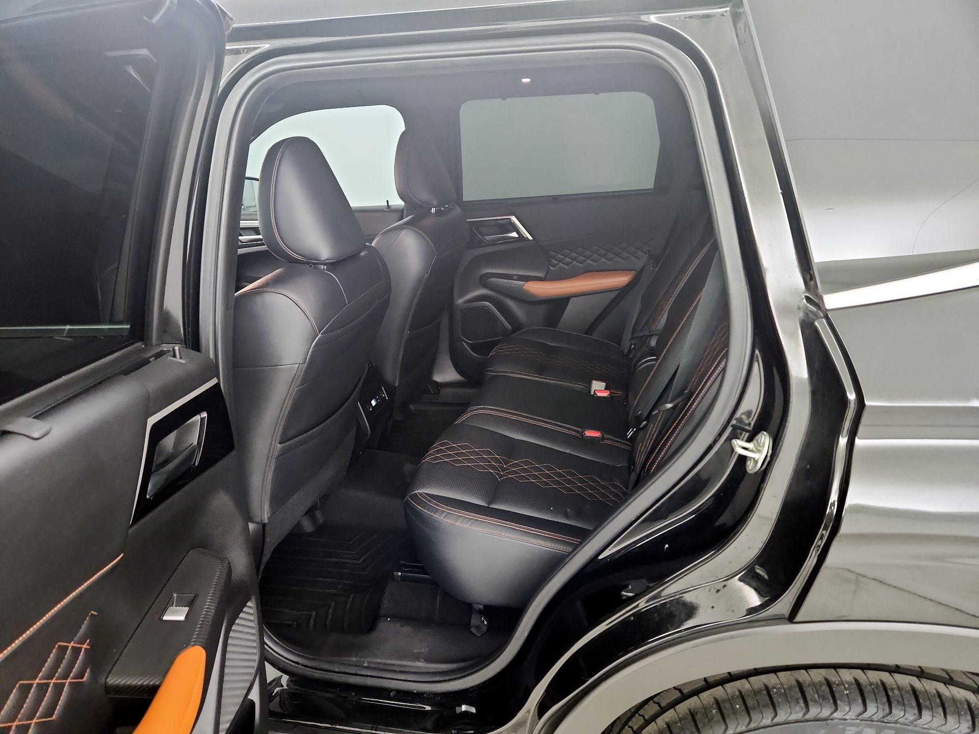 Thumbnail: 2022 Mitsubishi Outlander - 19