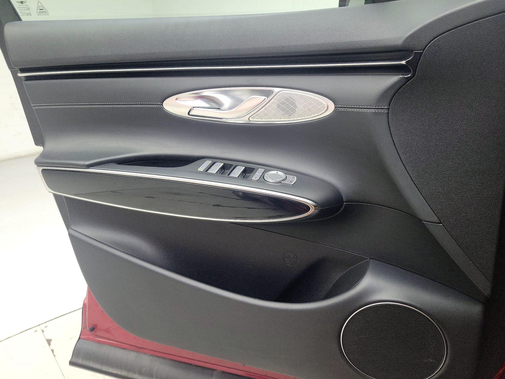 Thumbnail: 2025 Genesis GV70 - 12