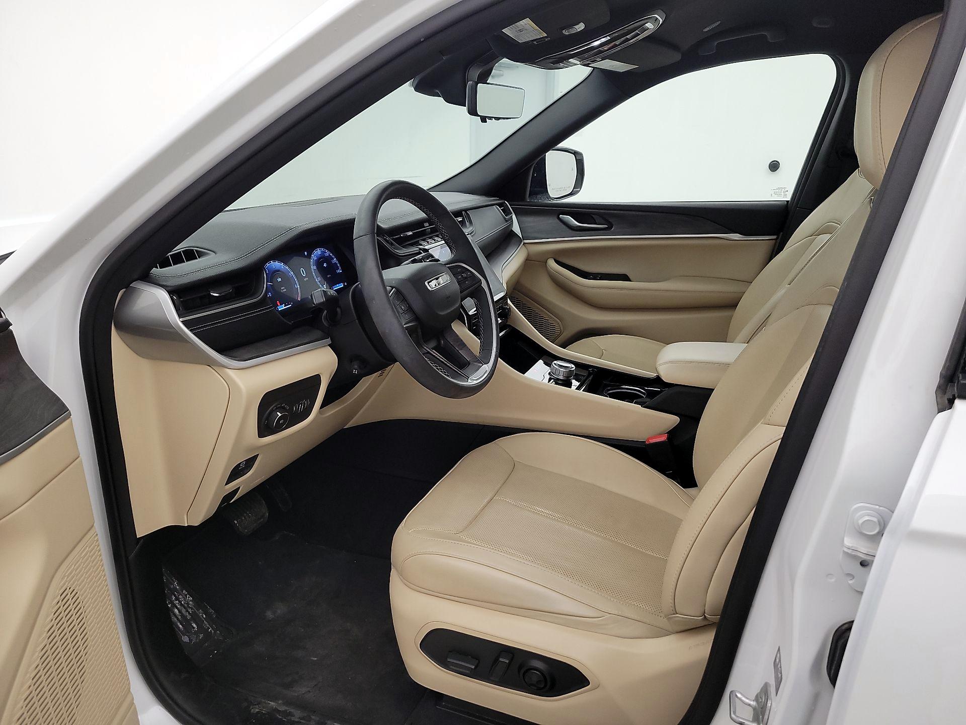 Thumbnail: 2023 Jeep Grand Cherokee - 11