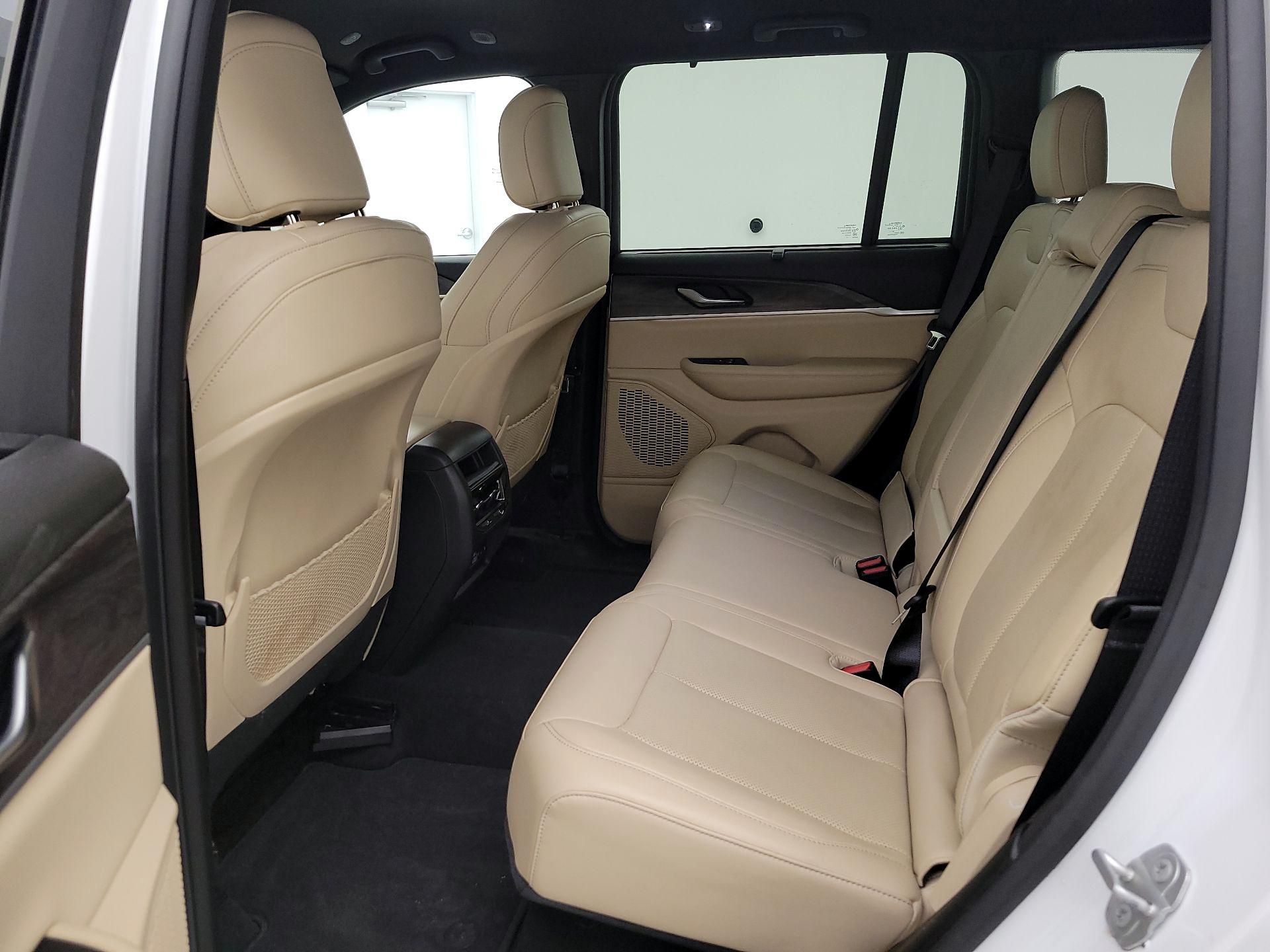 Thumbnail: 2023 Jeep Grand Cherokee - 20