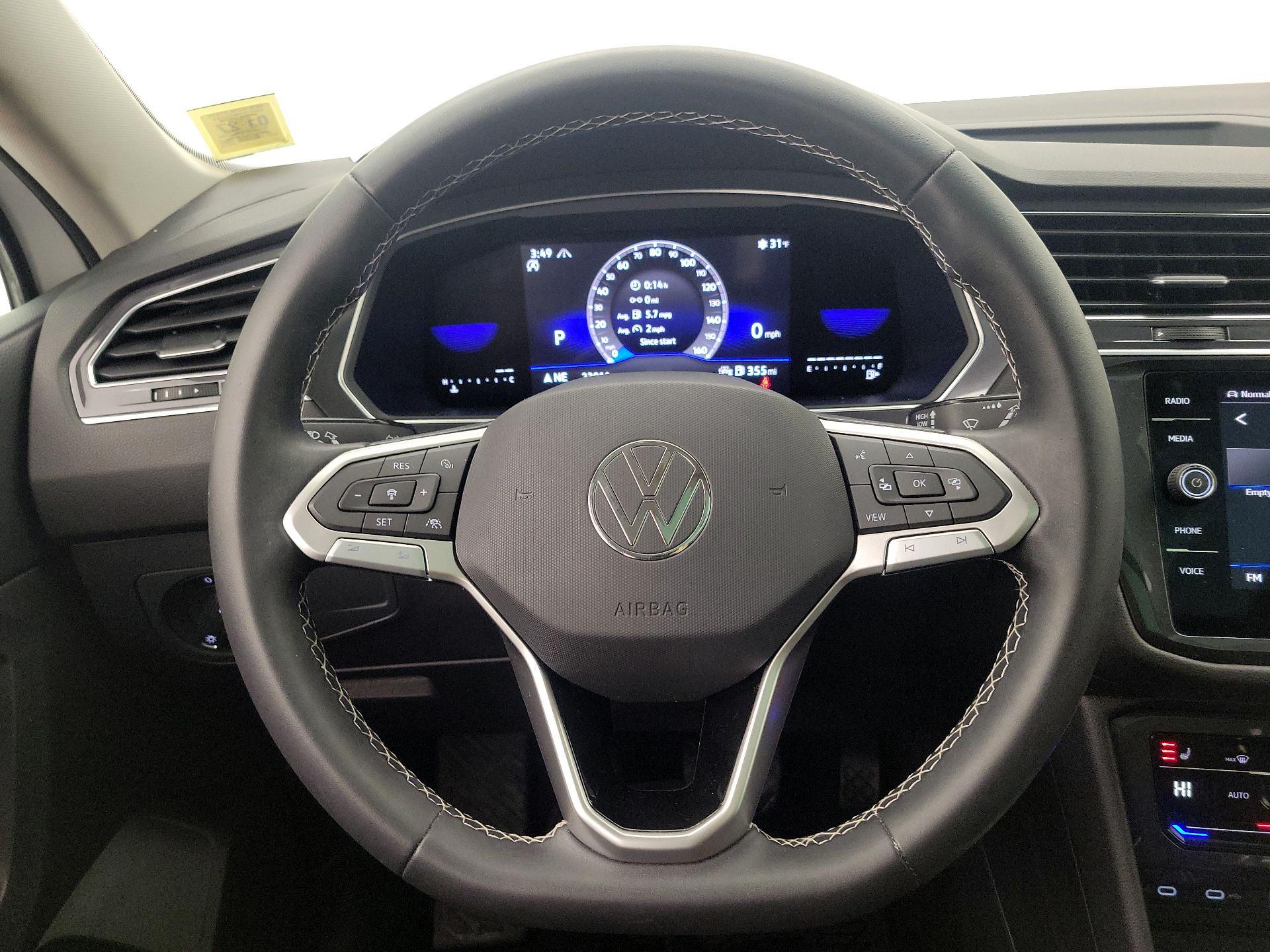 Thumbnail: 2022 Volkswagen Tiguan - 10