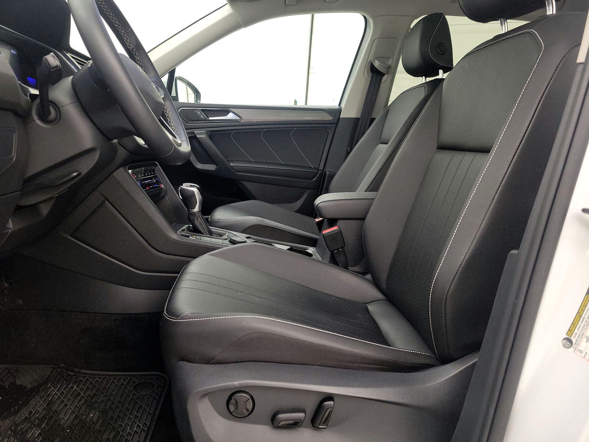 Thumbnail: 2022 Volkswagen Tiguan - 11