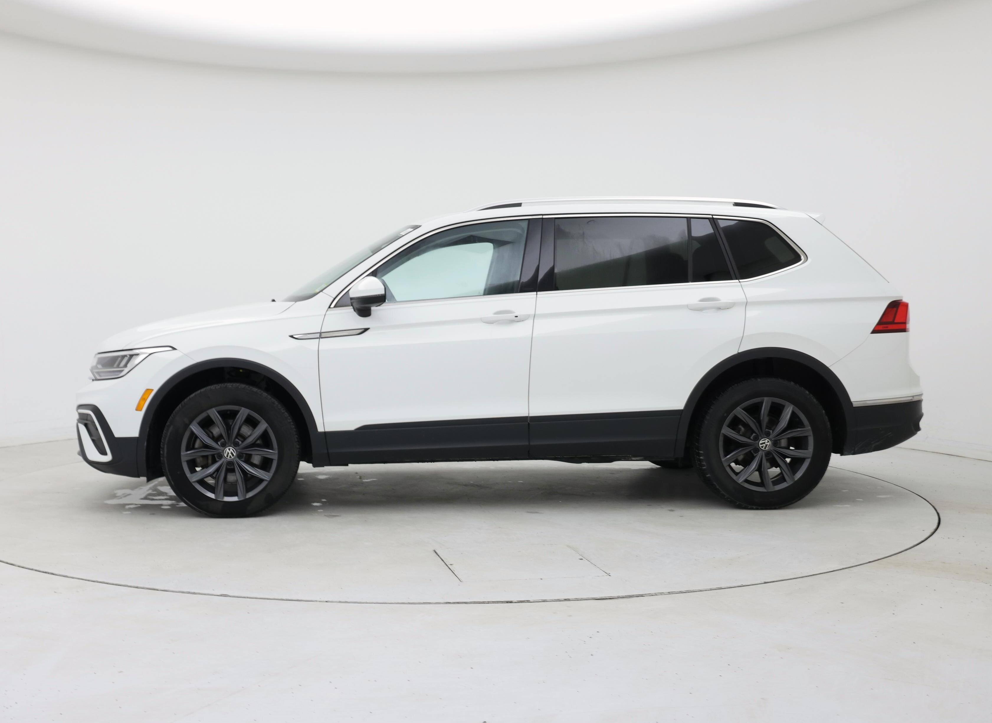 Thumbnail: 2022 Volkswagen Tiguan - 3