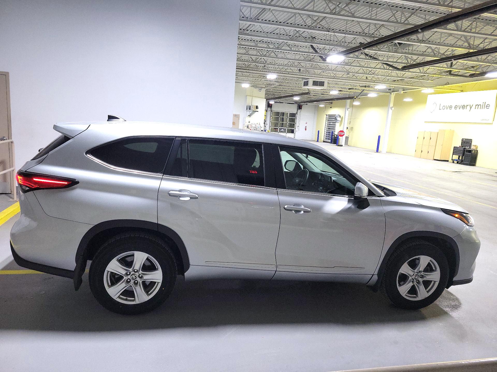 Thumbnail: 2023 Toyota Highlander - 4