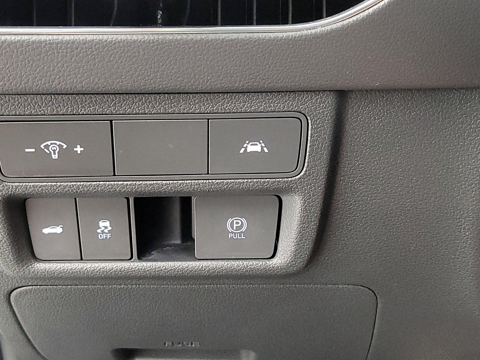 Thumbnail: 2023 Hyundai Sonata - 13