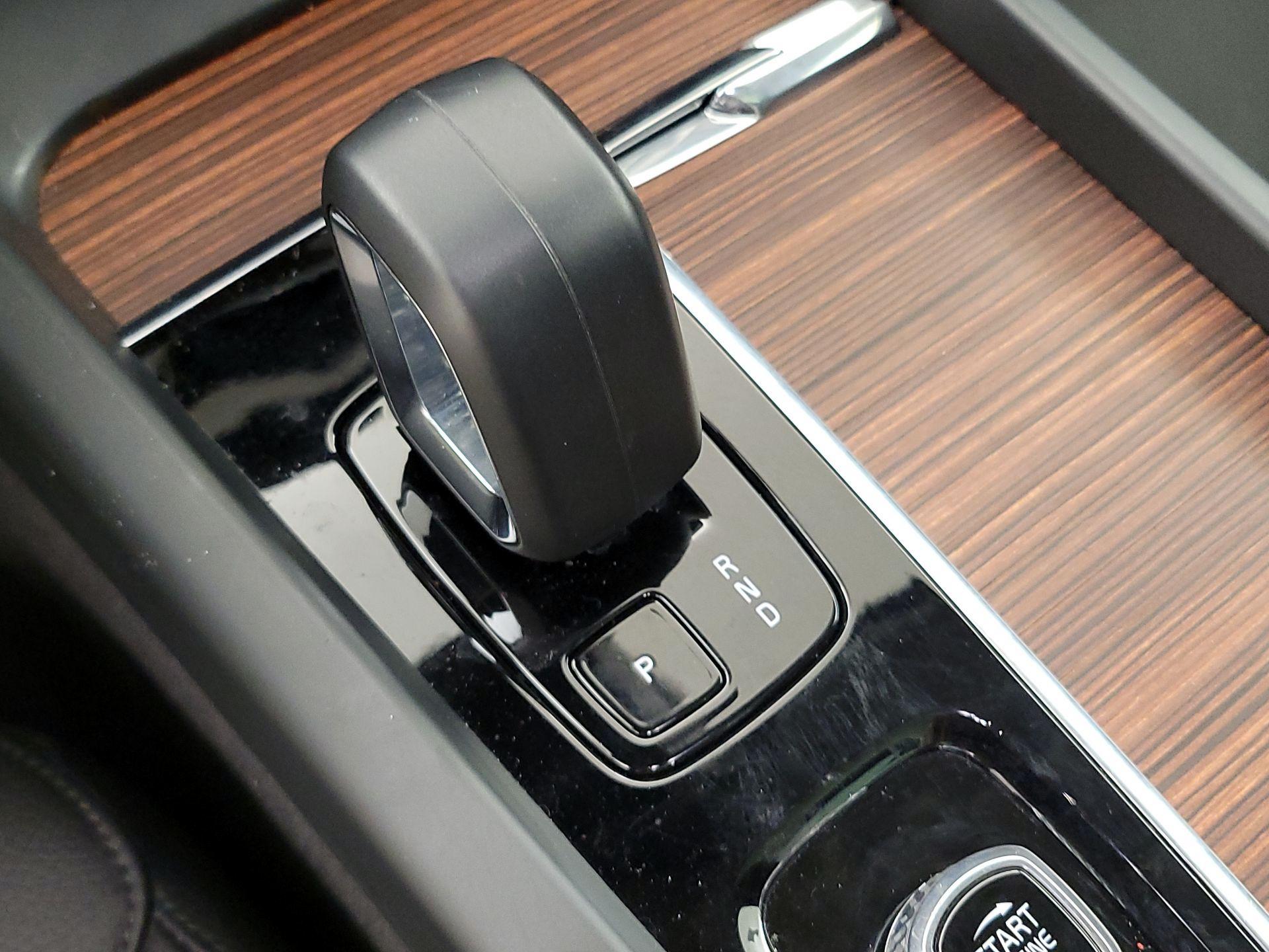 Thumbnail: 2025 Volvo S60 - 17