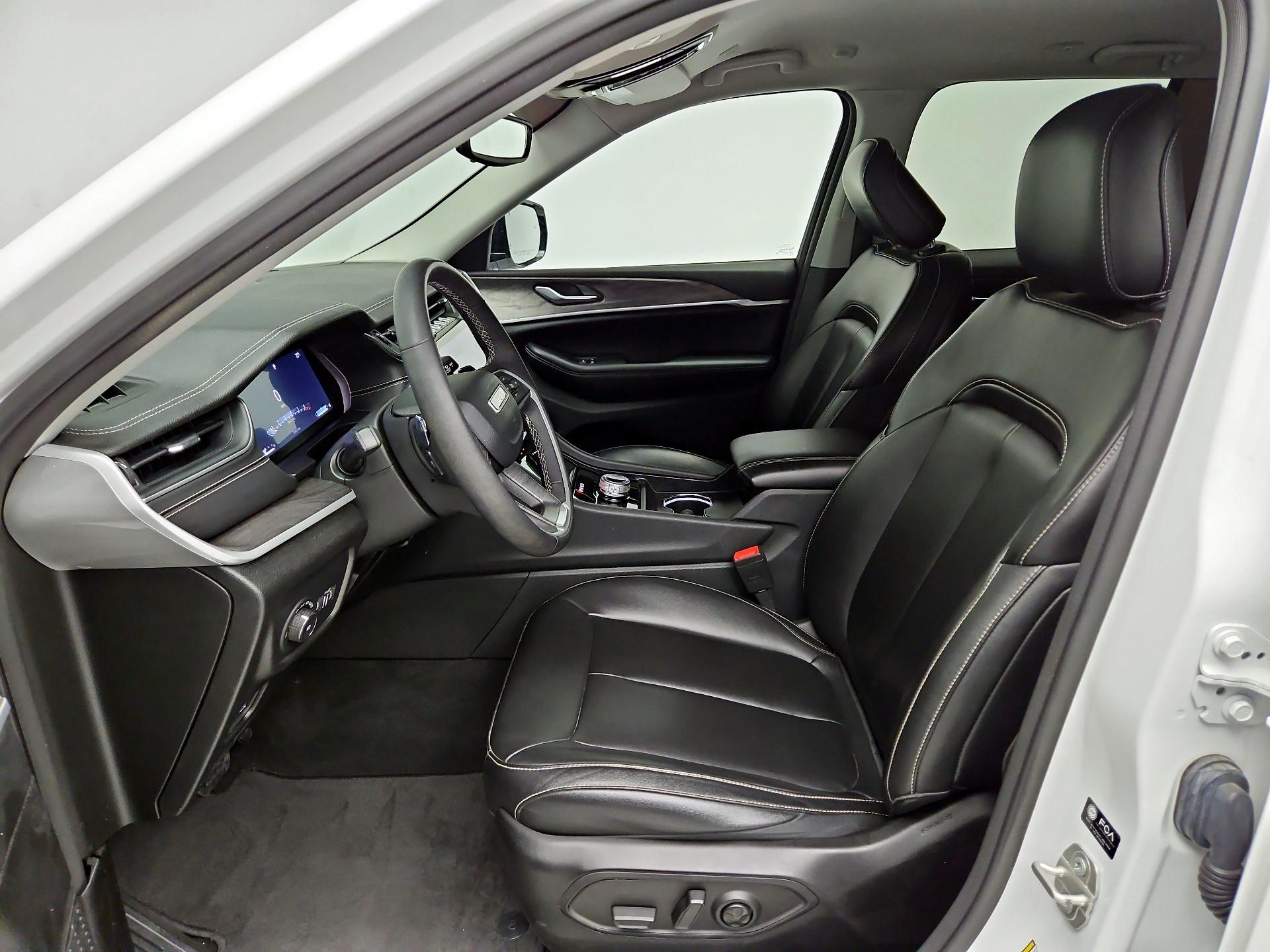 Thumbnail: 2024 Jeep Grand Cherokee - 11