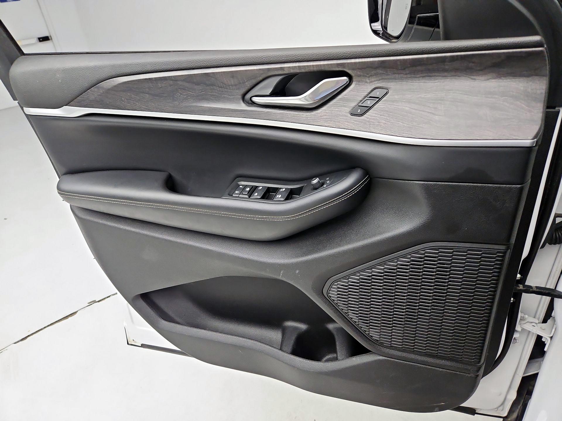 Thumbnail: 2024 Jeep Grand Cherokee - 12