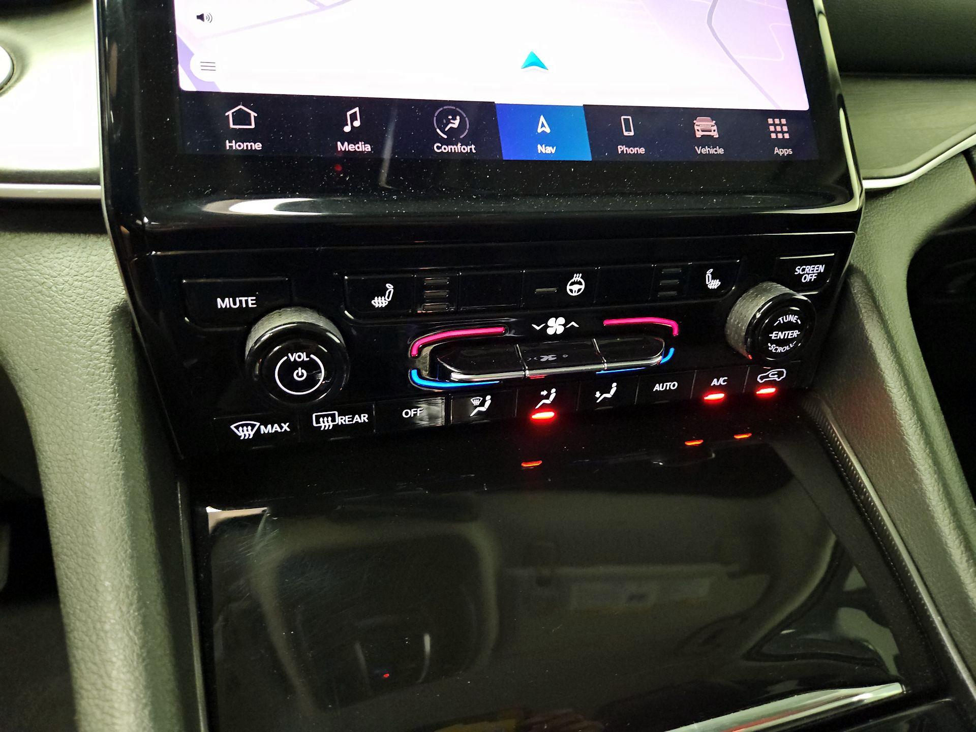 Thumbnail: 2024 Jeep Grand Cherokee - 17