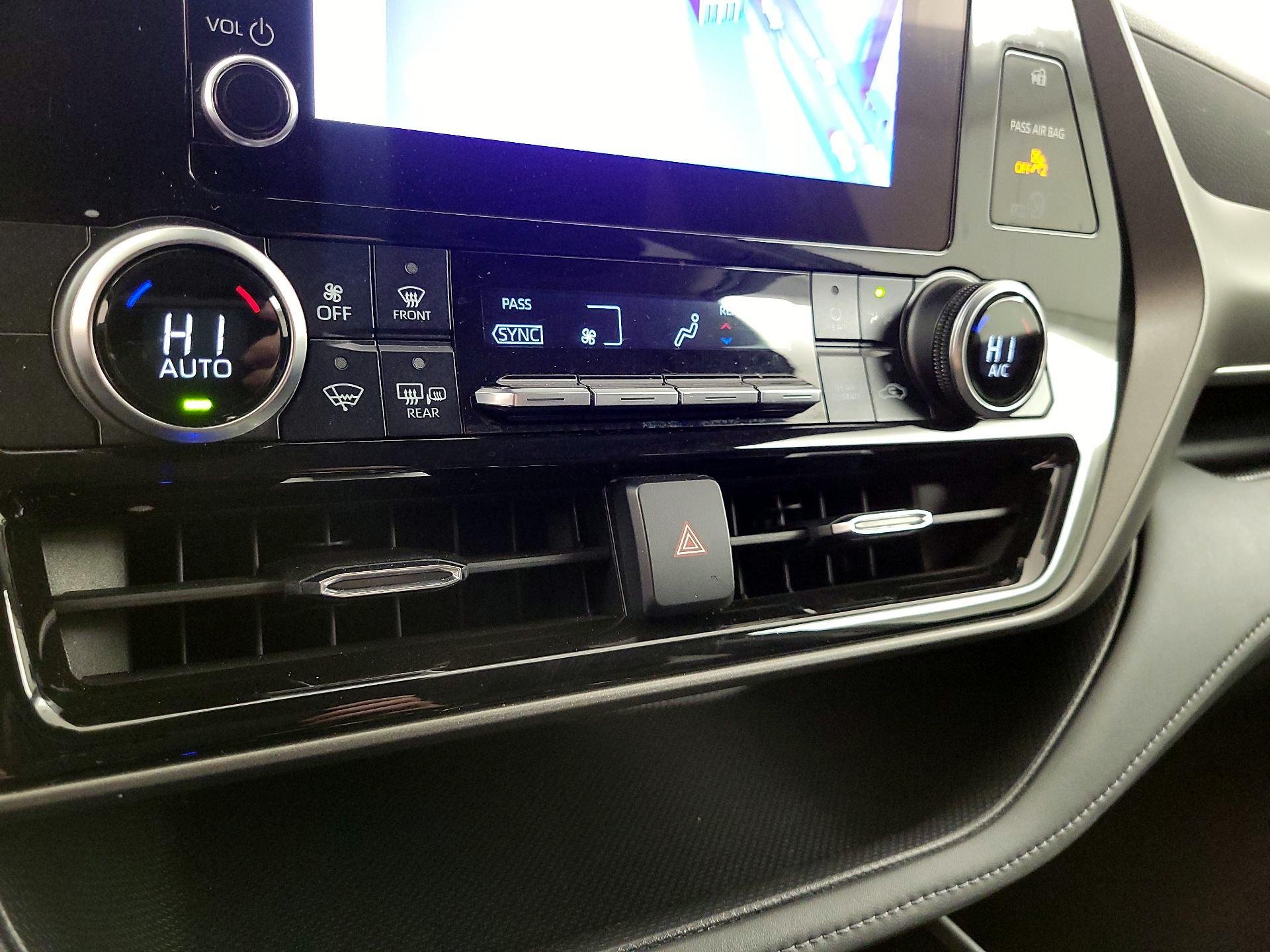 Thumbnail: 2023 Toyota Highlander - 16