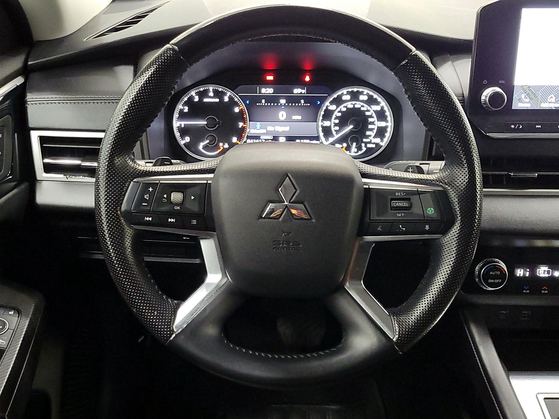 Thumbnail: 2022 Mitsubishi Outlander - 10