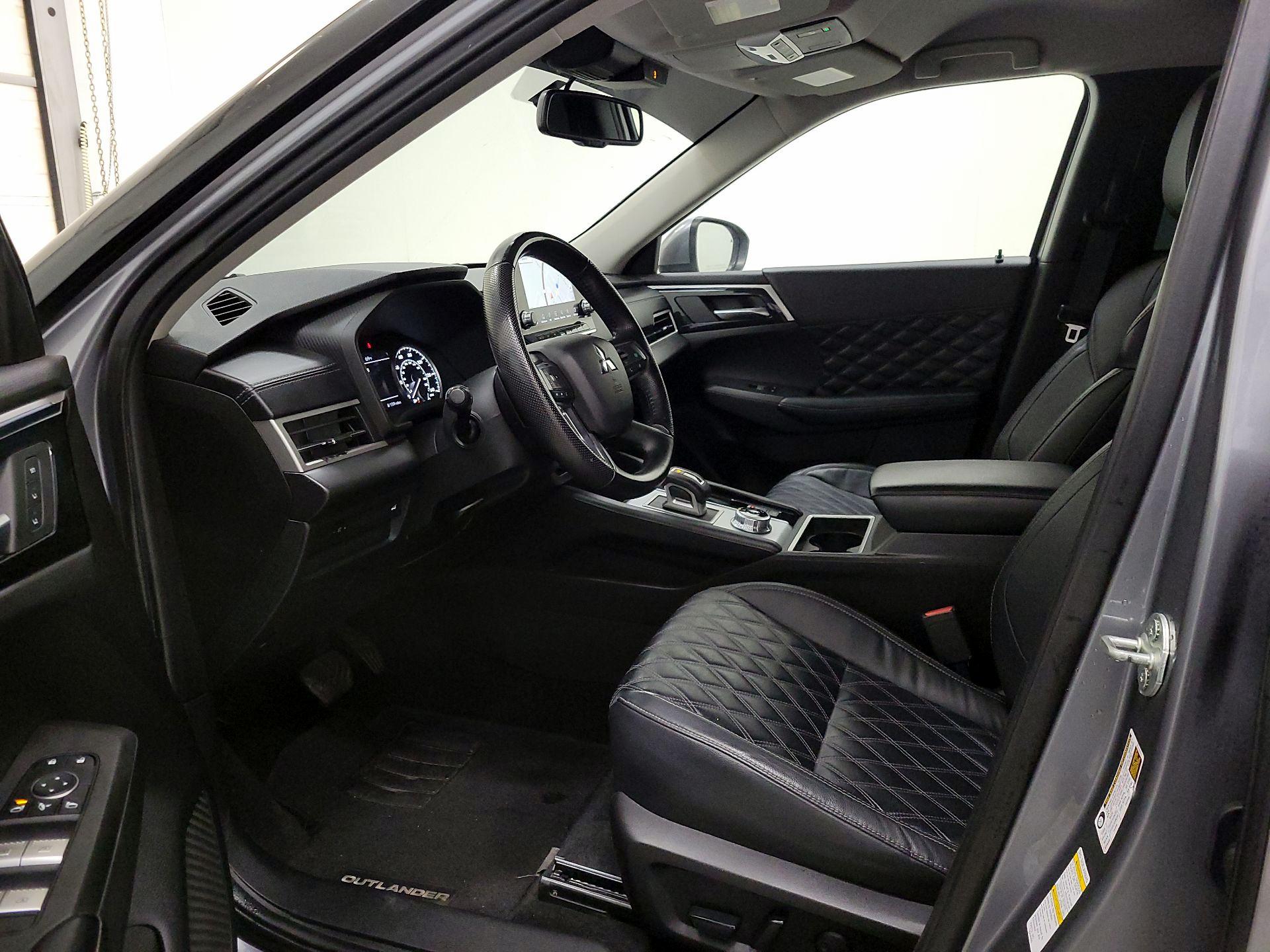 Thumbnail: 2022 Mitsubishi Outlander - 11