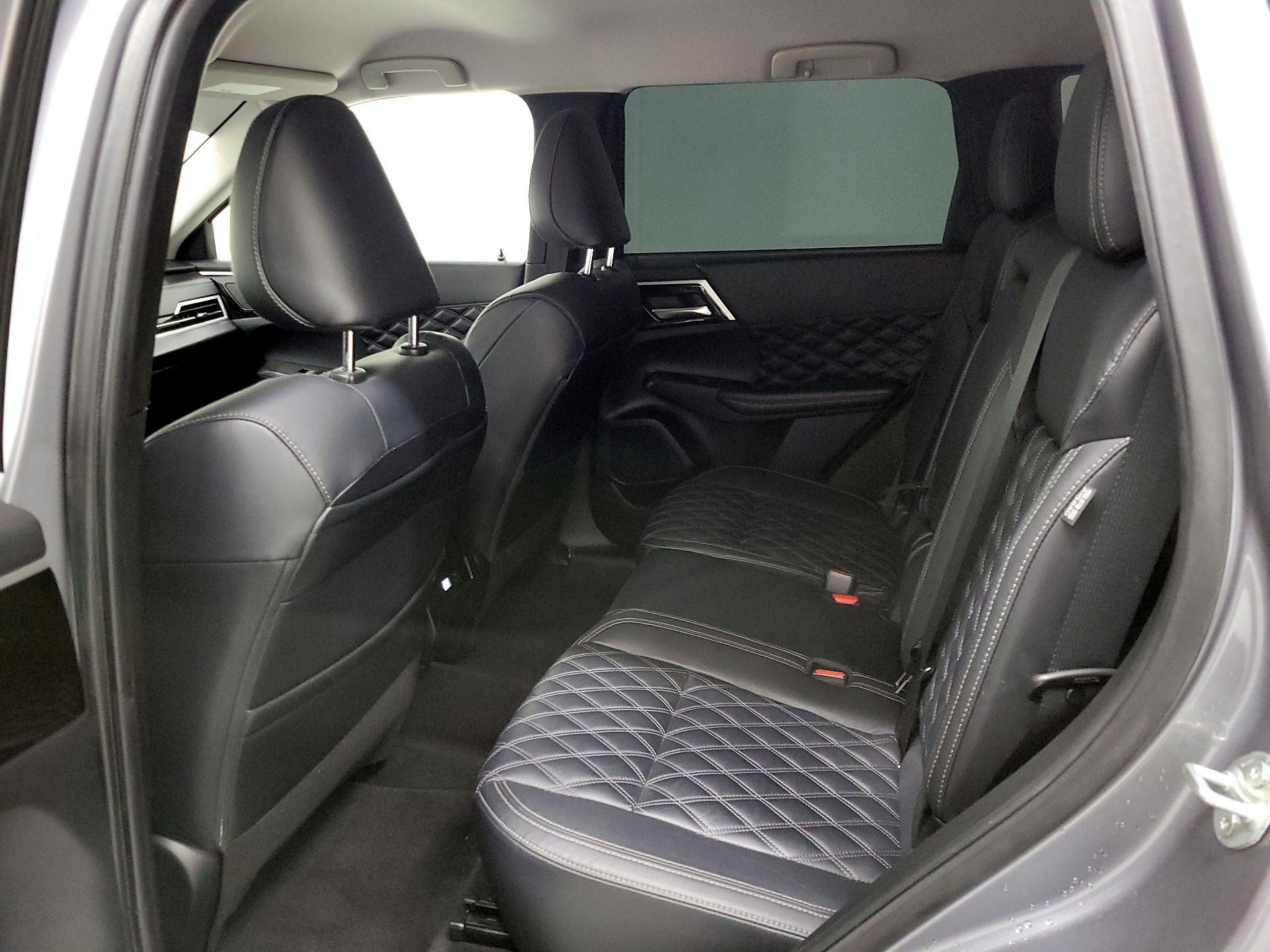 Thumbnail: 2022 Mitsubishi Outlander - 20