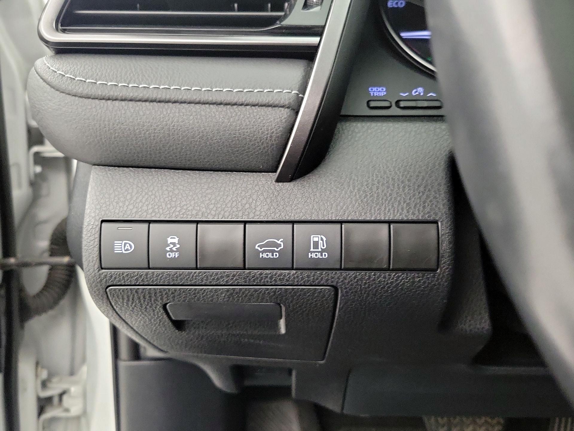 Thumbnail: 2022 Toyota Camry - 13