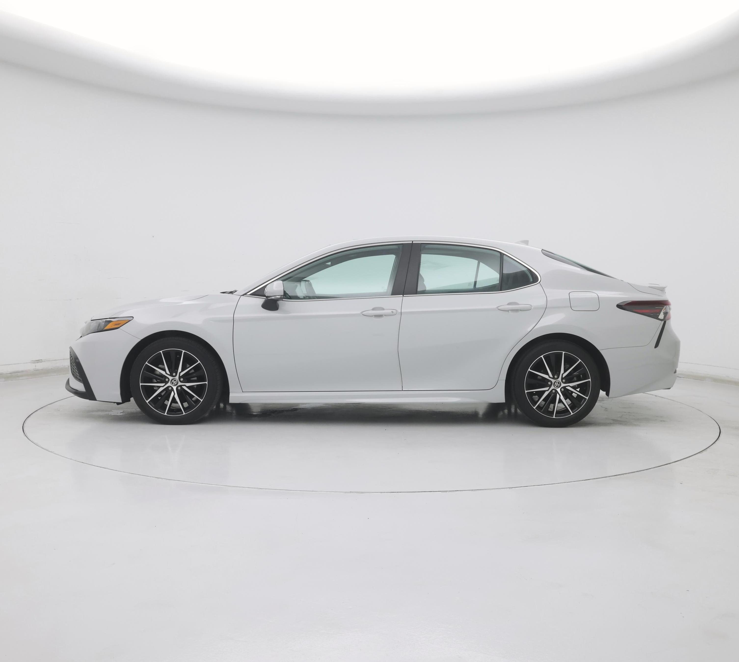 Thumbnail: 2022 Toyota Camry - 3