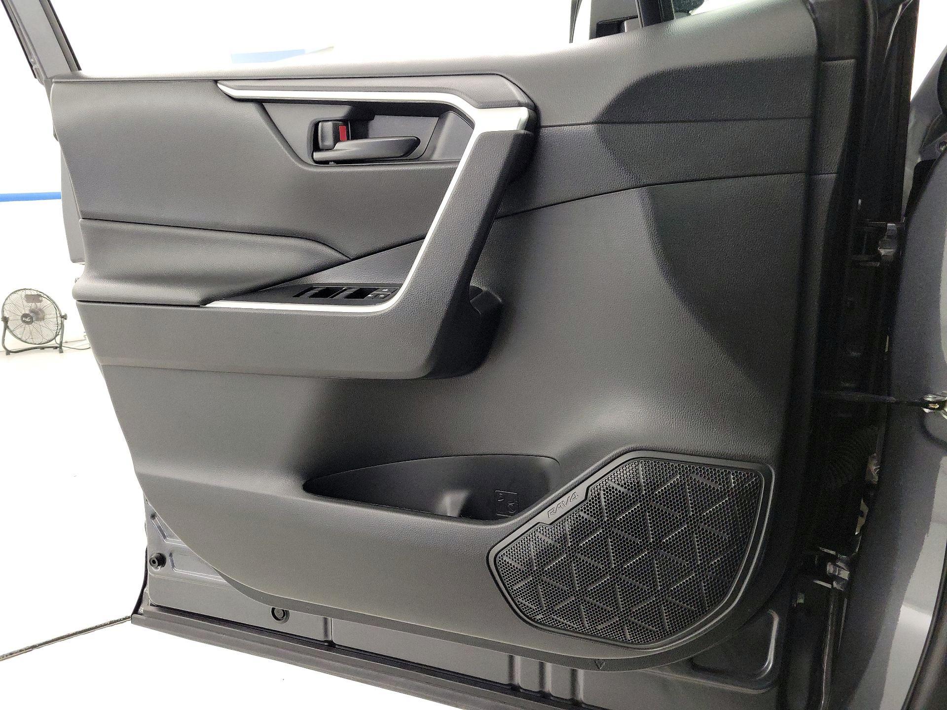 Thumbnail: 2022 Toyota RAV4 - 12